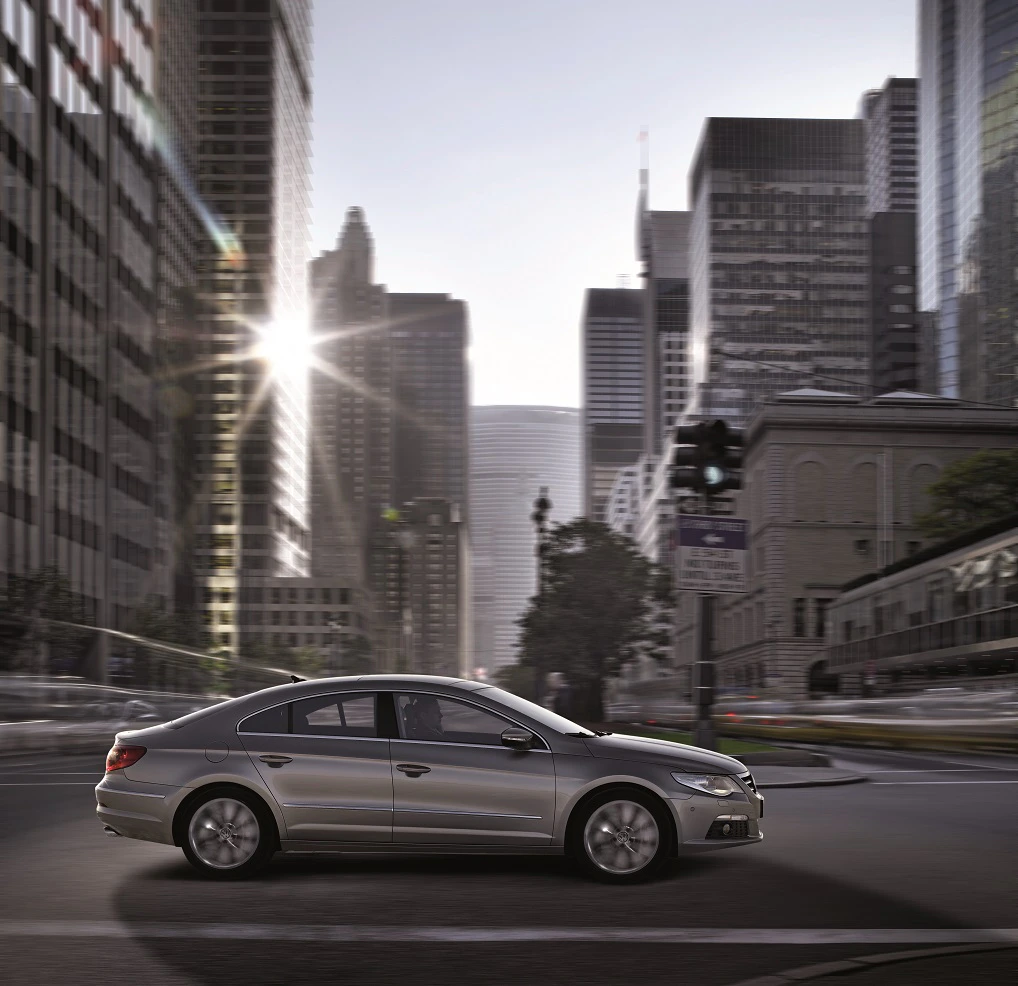 VW CC Aussenansicht Seite dynamisch hellbraun