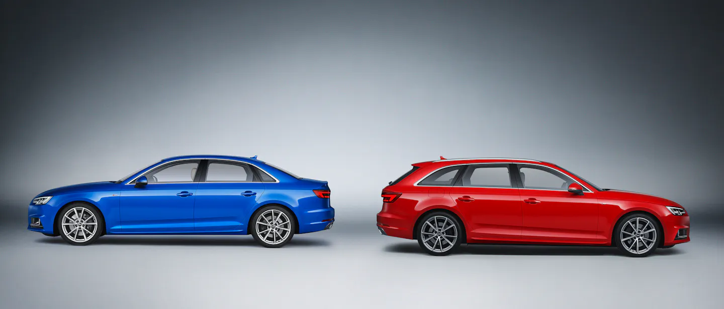 Blaue Limousine und roter Kombi in seitlicher Ansicht vor grauem Hintergrund.