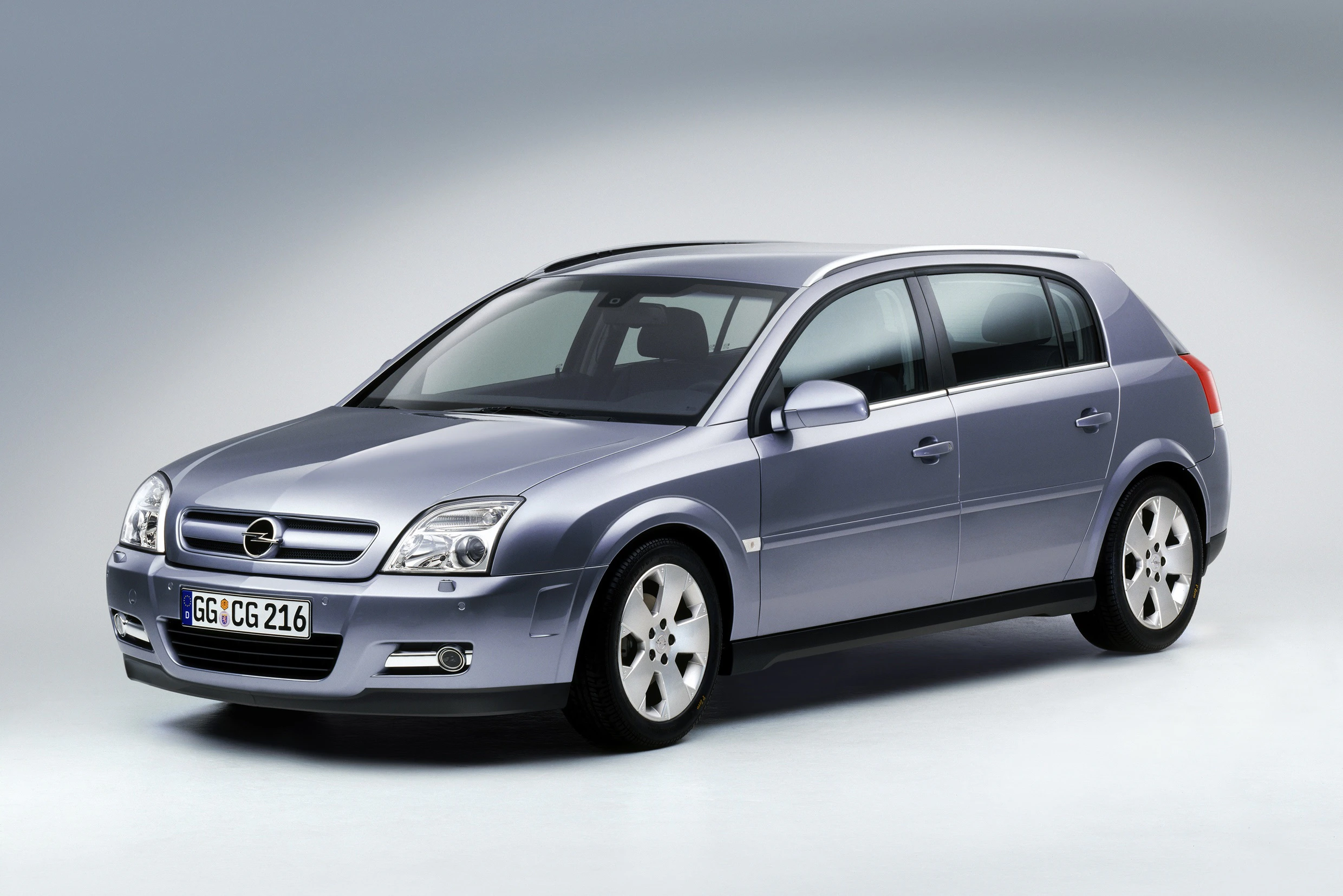 Opel Signum Z-C/S Aussenansicht Front schräg statisch Studio silber