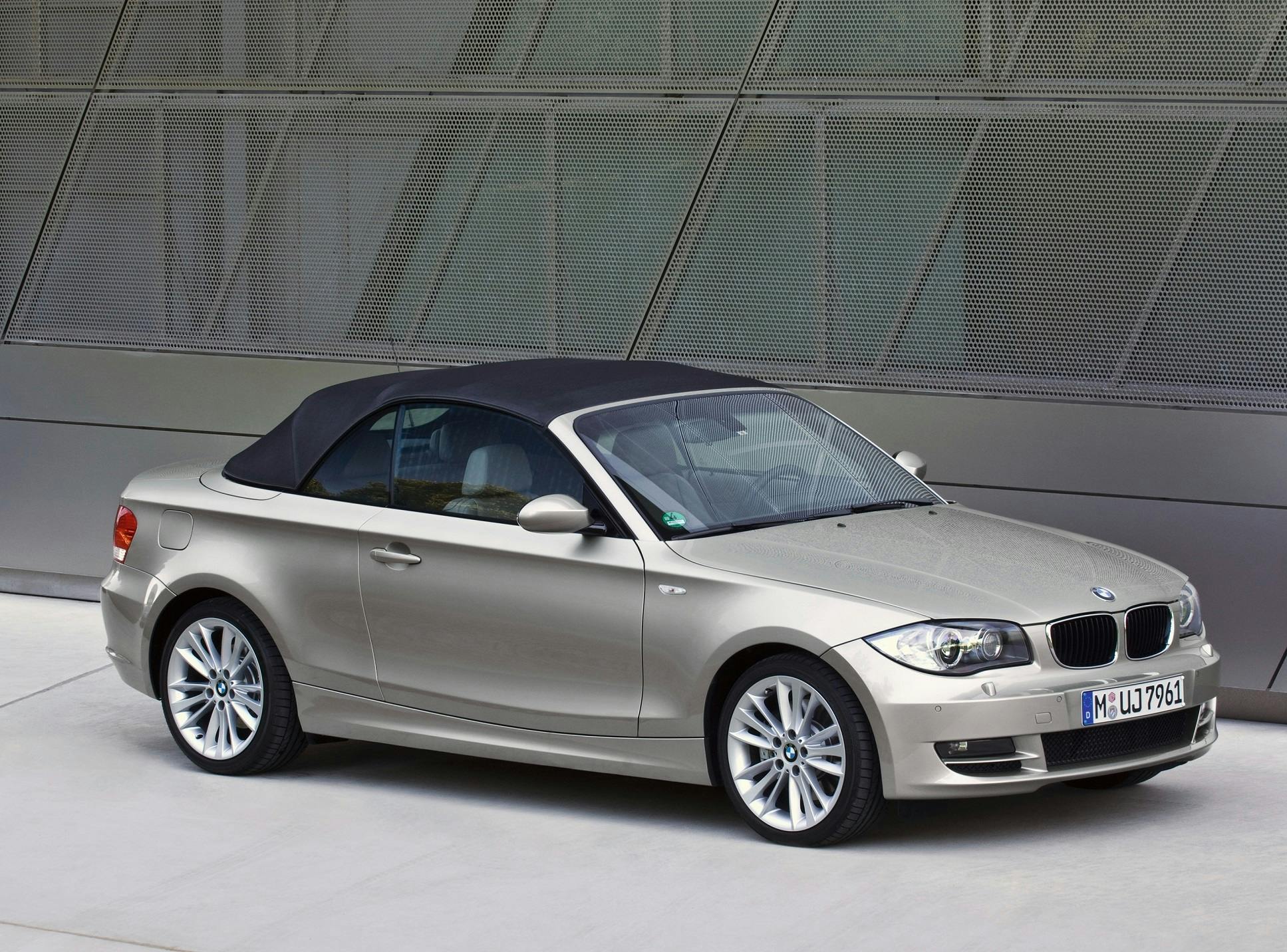 BMW 1er Cabriolet Aussenansicht Seite schräg statisch grau