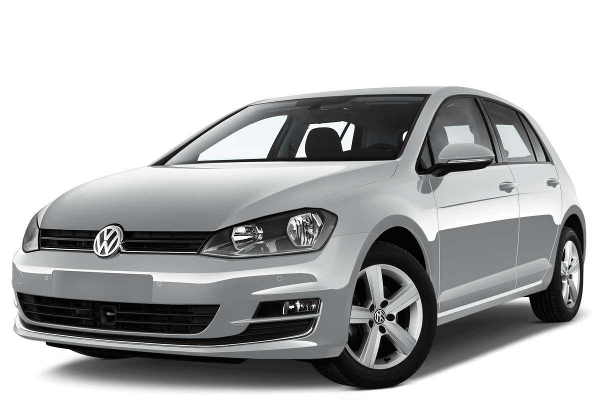 Silberner Volkswagen Golf, Vorderansicht. Kompakter Pkw mit fünf Türen und modernen Scheinwerfern. Fahrzeug auf weißem Hintergrund.