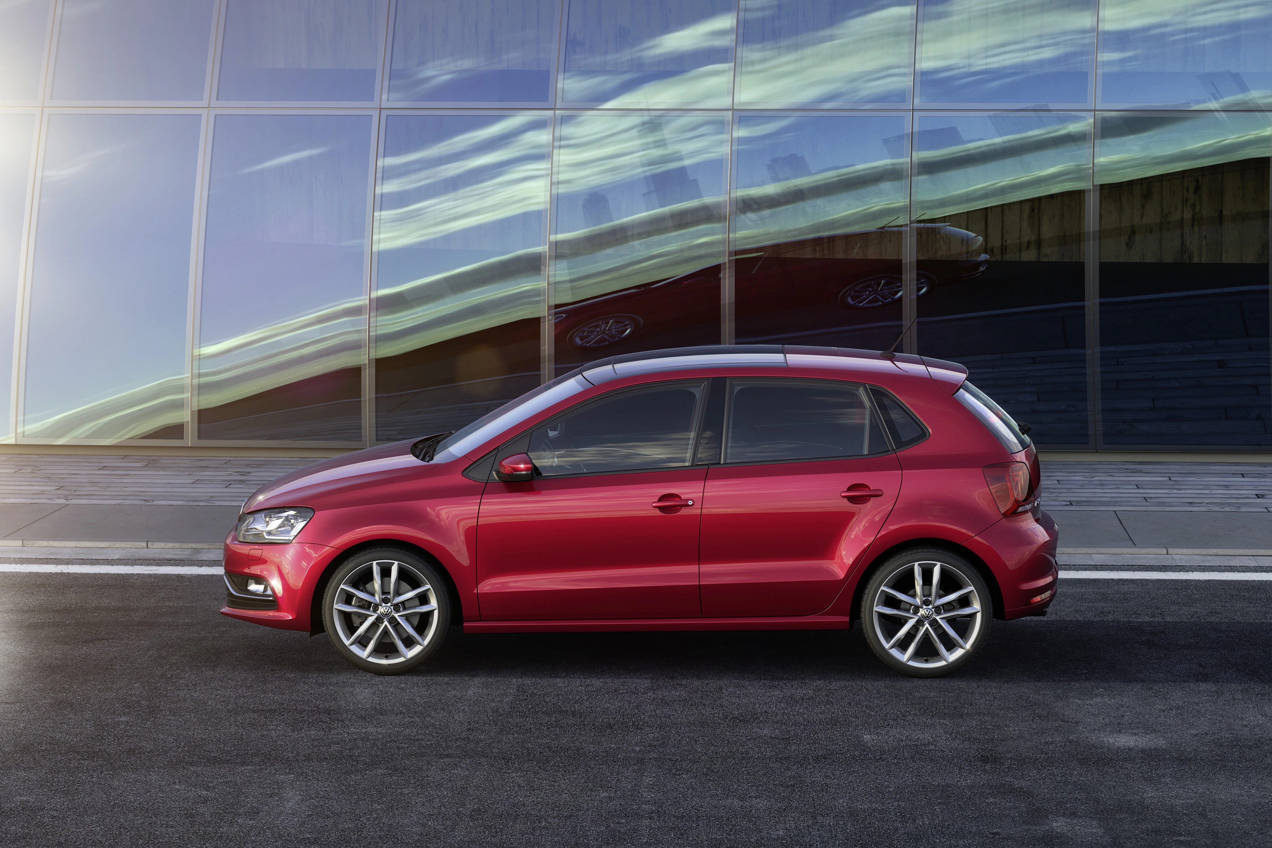 VW Polo 6R Facelift Fünftürer Aussenansicht Seite statisch rot