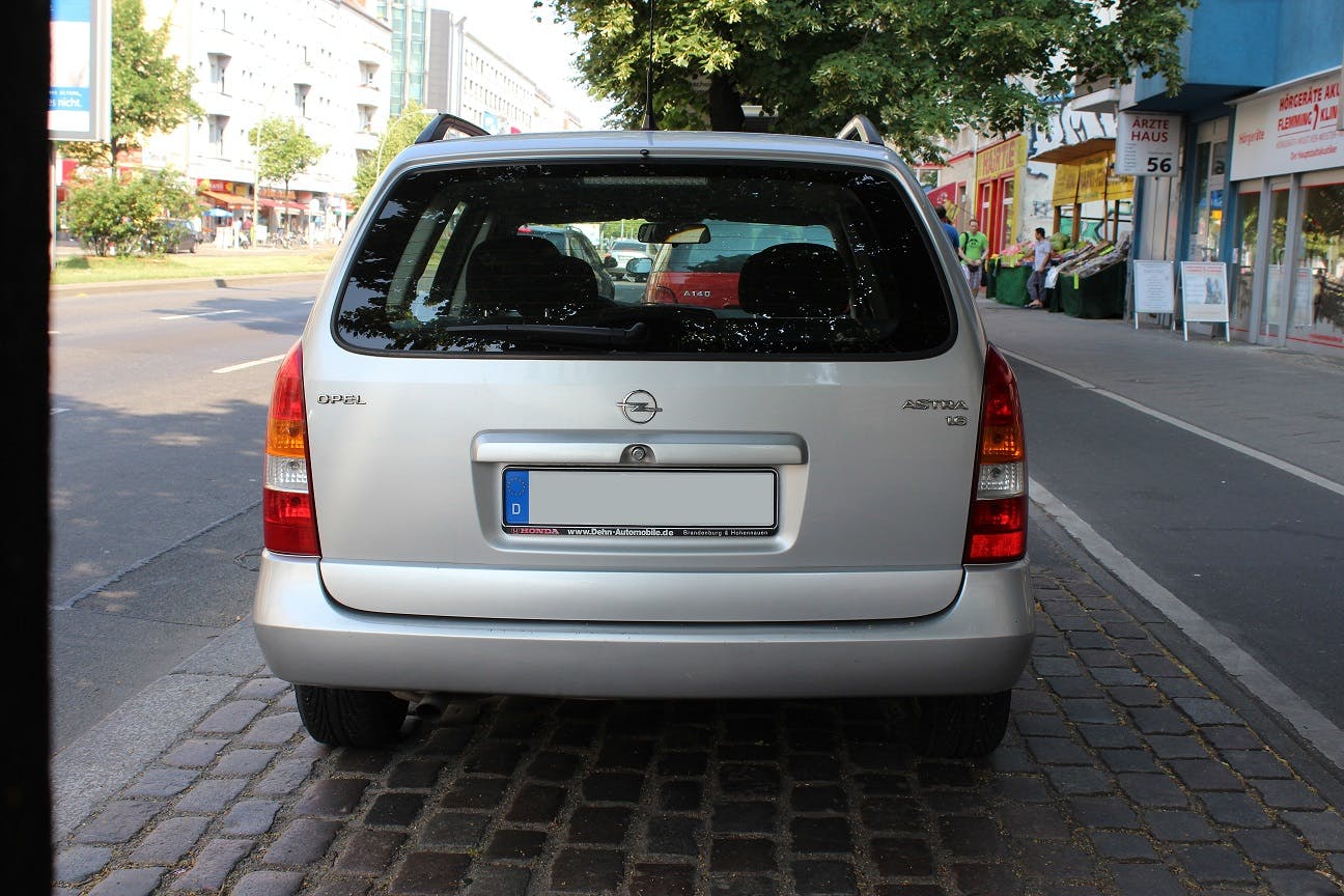 Opel Astra G Caravan Aussenansicht Heck statisch silber