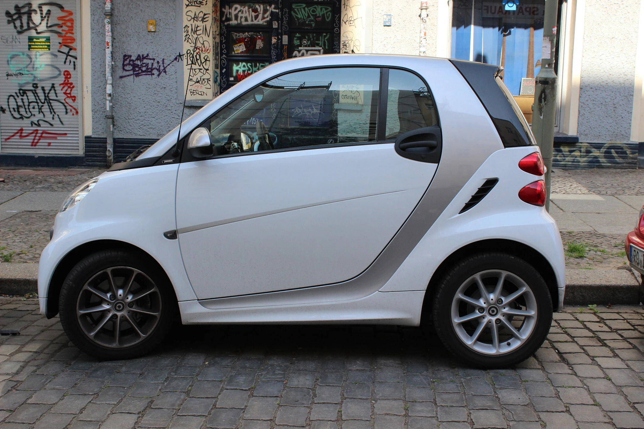 Smart Fortwo C451  Aussenansicht Seite statisch weiß