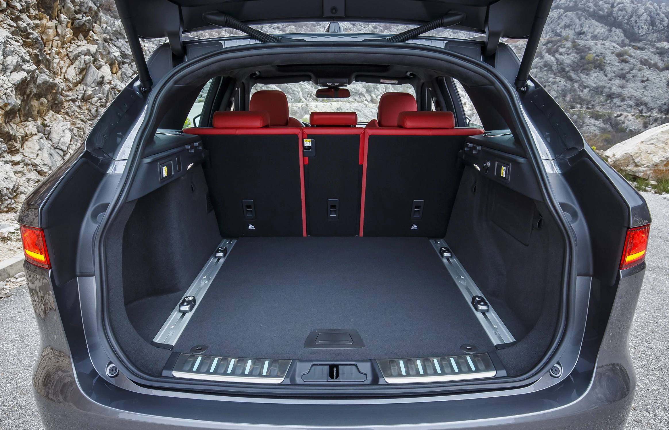 Jaguar F-Pace X761 Innenansicht statisch Kofferraum