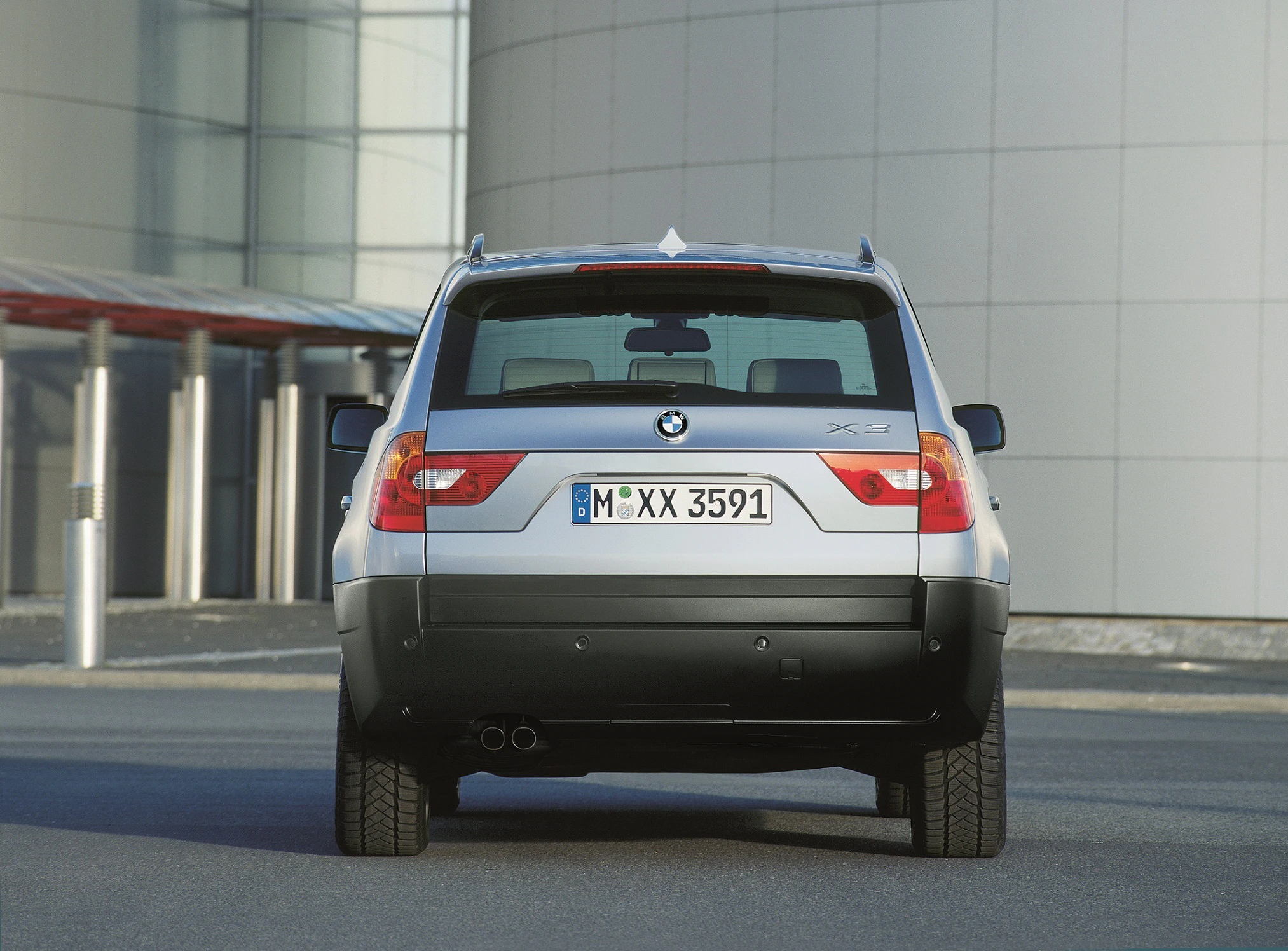 BMW X3 E83 Aussenansicht Heck statisch blau