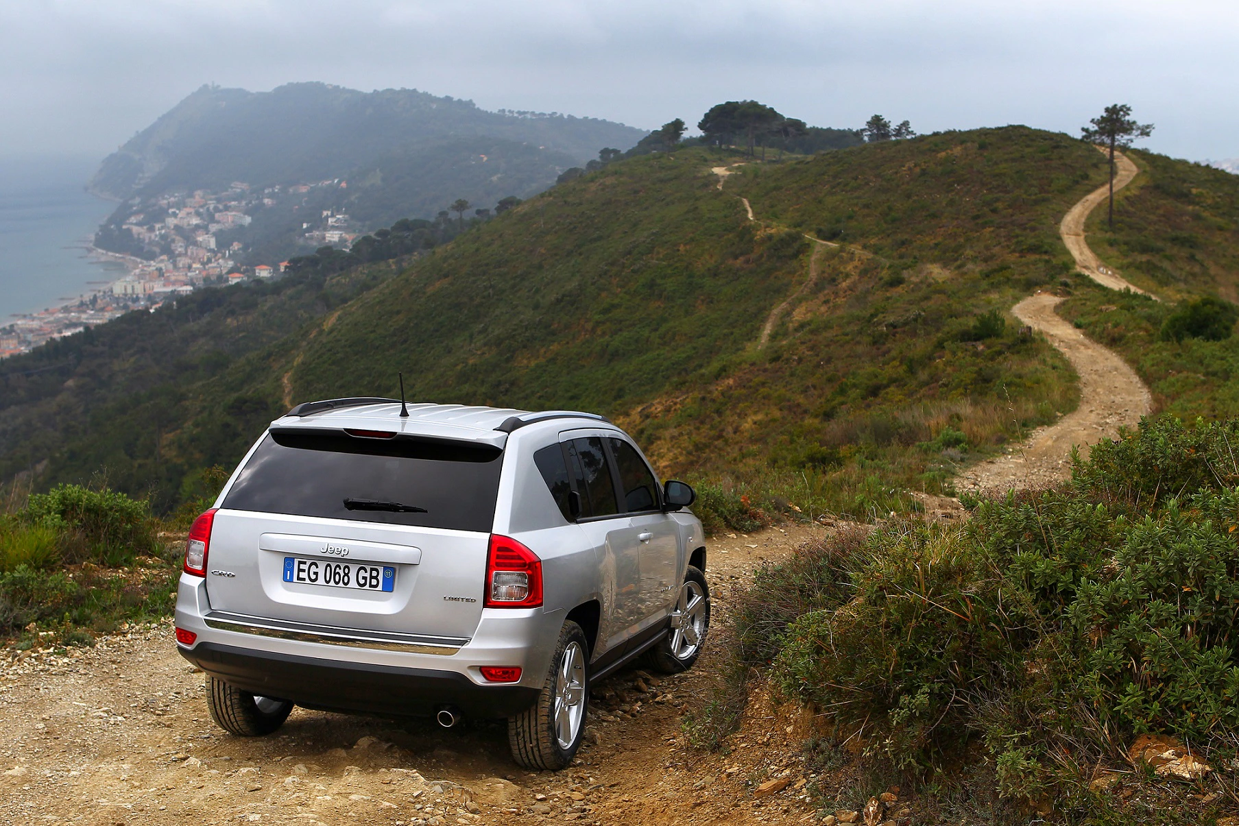 Jeep Compass Aussenansicht Heck statisch silber
