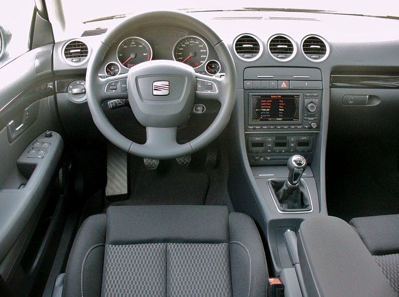 SEAT Exeo ST 3R Innenansicht statisch Vordersitze und Armaturenbrett fahrerseitig