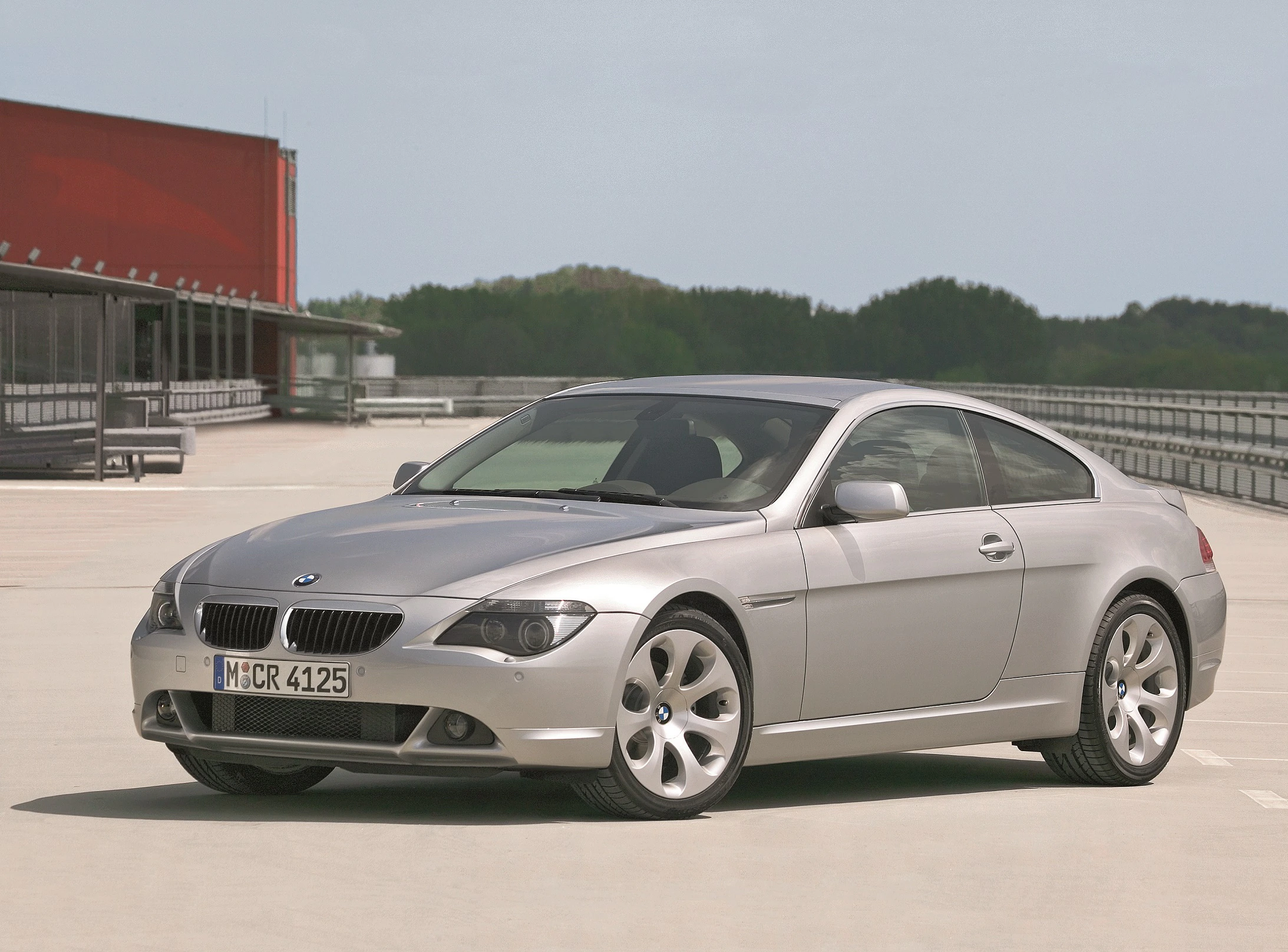 BMW 6er Coupé E63 Aussenansicht Front schräg statisch grau