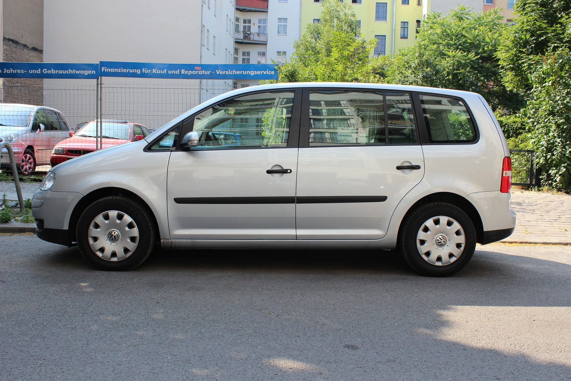 VW Touran 1T Facelift Aussenansicht Seite statisch silber