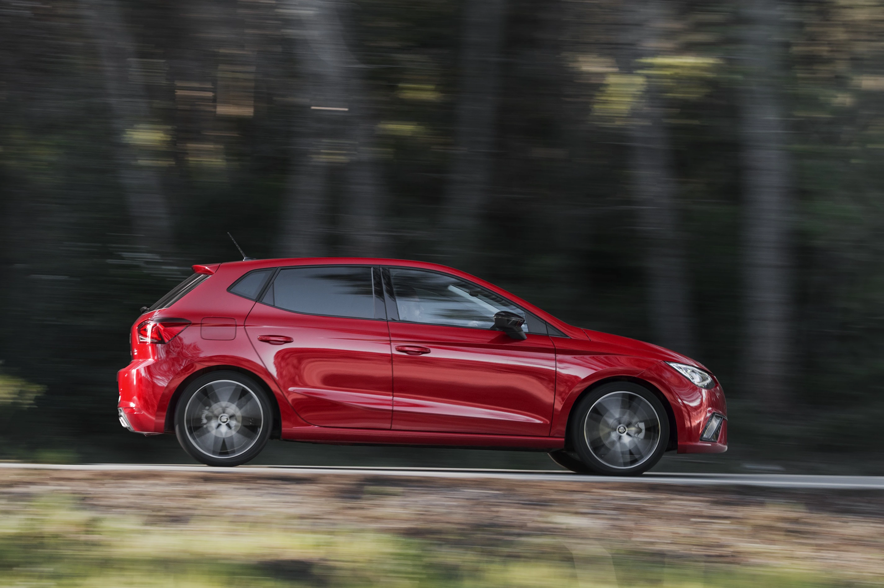 SEAT Ibiza Aussenansicht Seite dynamisch rot