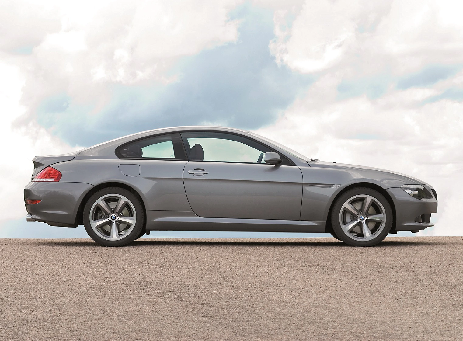 BMW 6er Coupé E63 LCI Aussenansicht Seite statisch grau