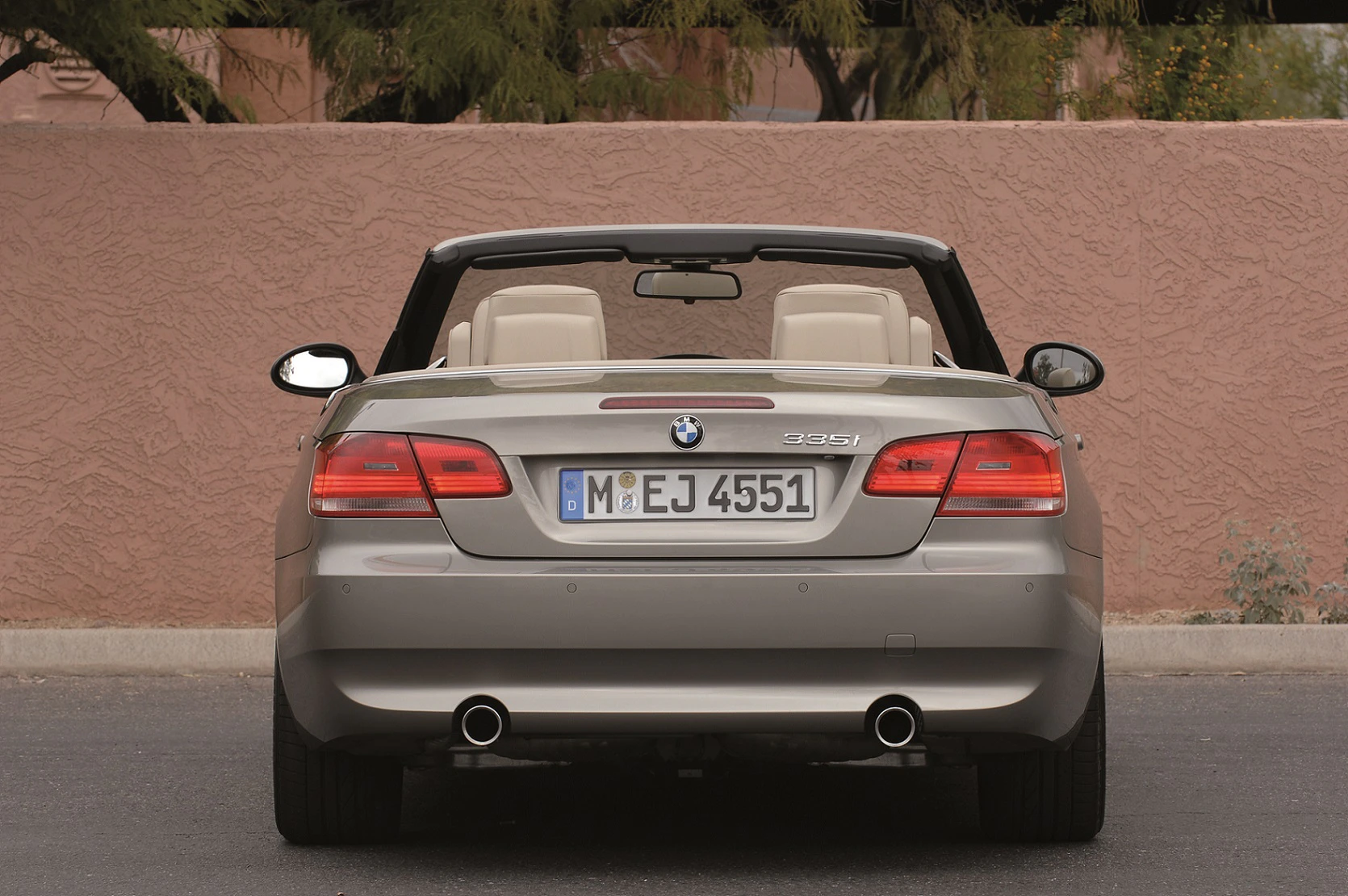 BMW 3er Cabriolet Aussenansicht Heck statisch beige