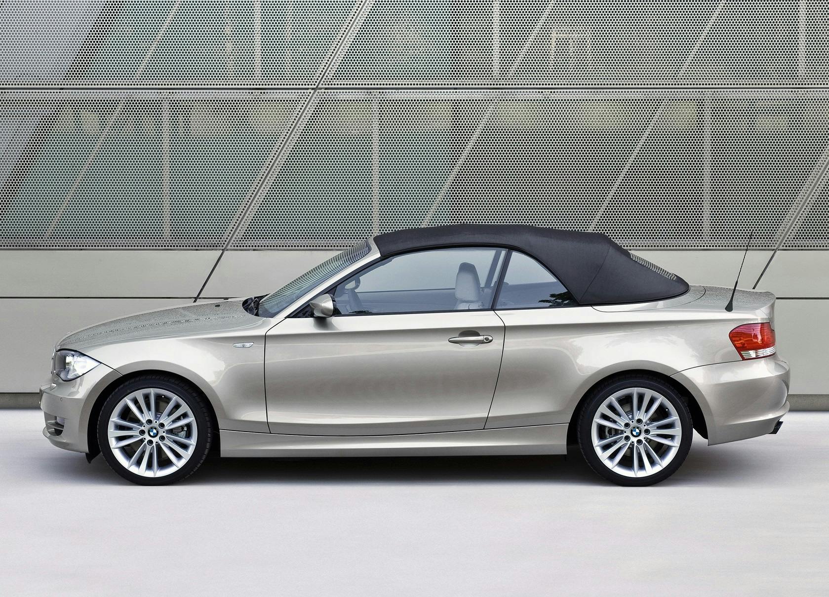 BMW 1er Cabriolet E88 Aussenansicht Seite statisch grau