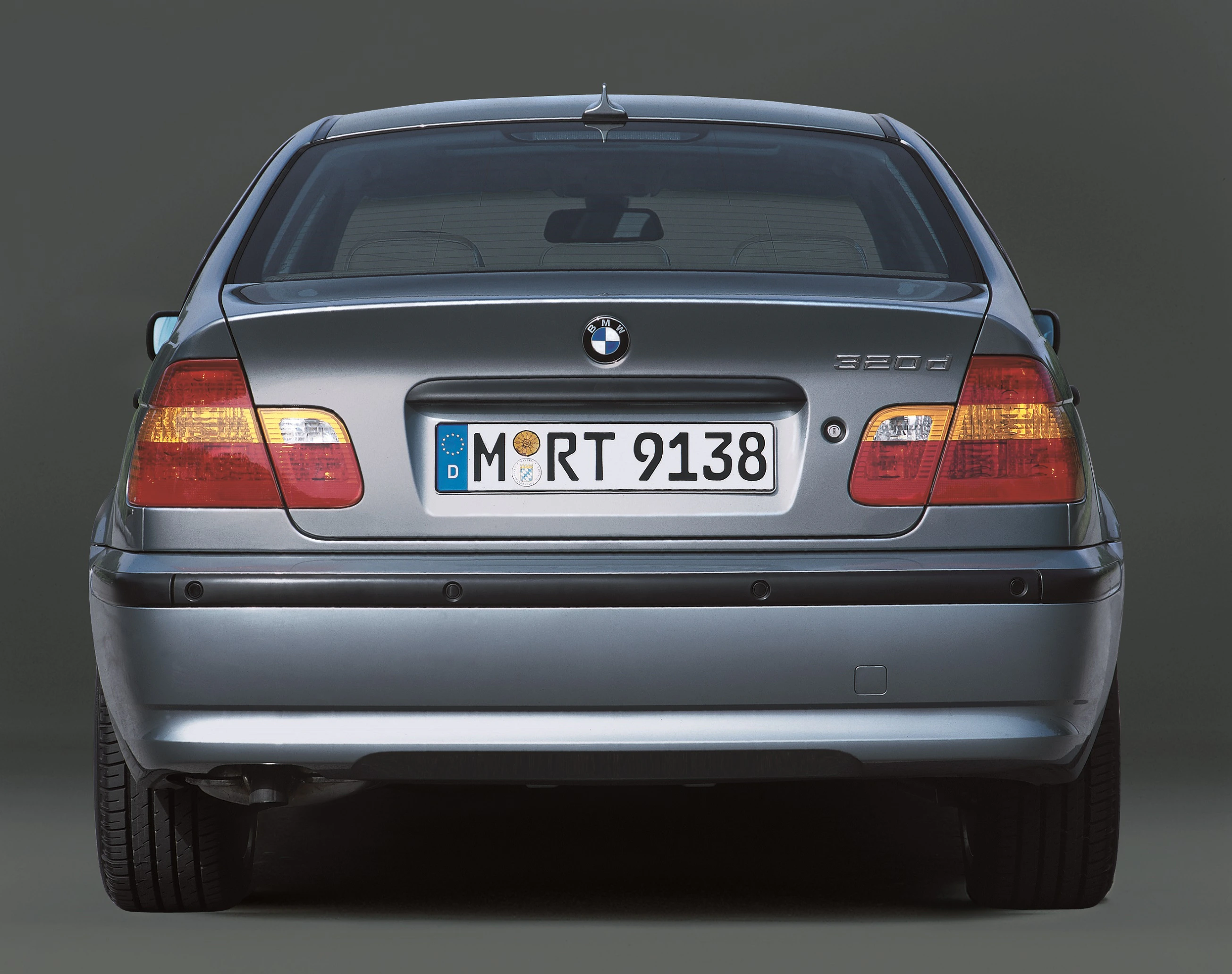 BMW 3er Limousine E46 LCI Aussenansicht Heck statisch grau