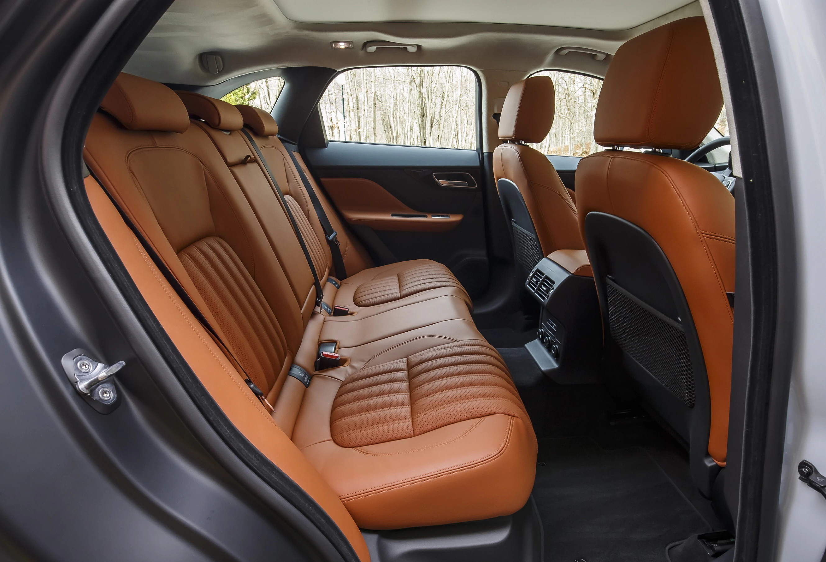 Jaguar F-Pace X761 Innenansicht statisch Rücksitze beifahrerseitig