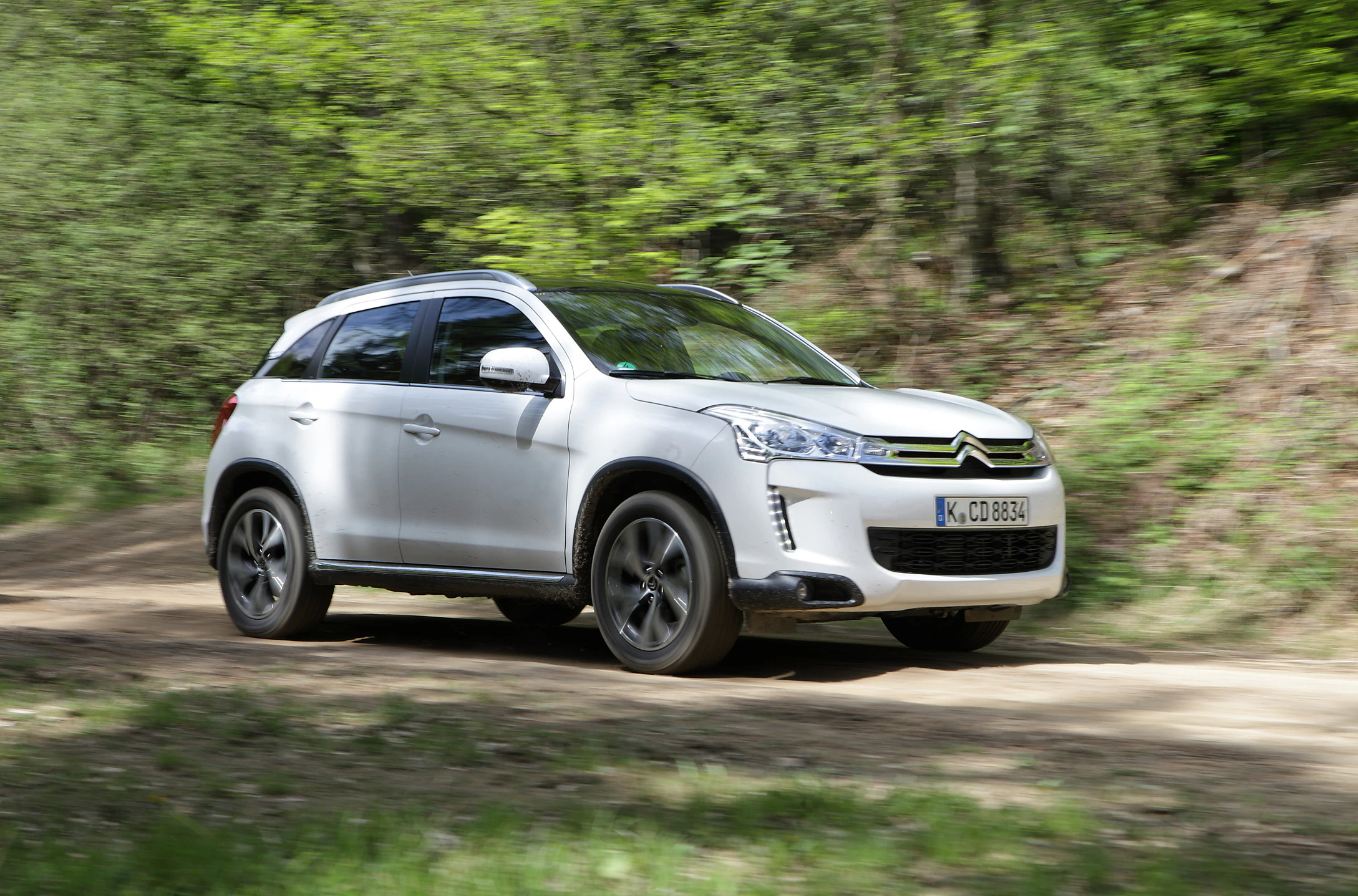 Citroën C4 Aircross B Aussenansicht Seite schräg dynamisch weiss