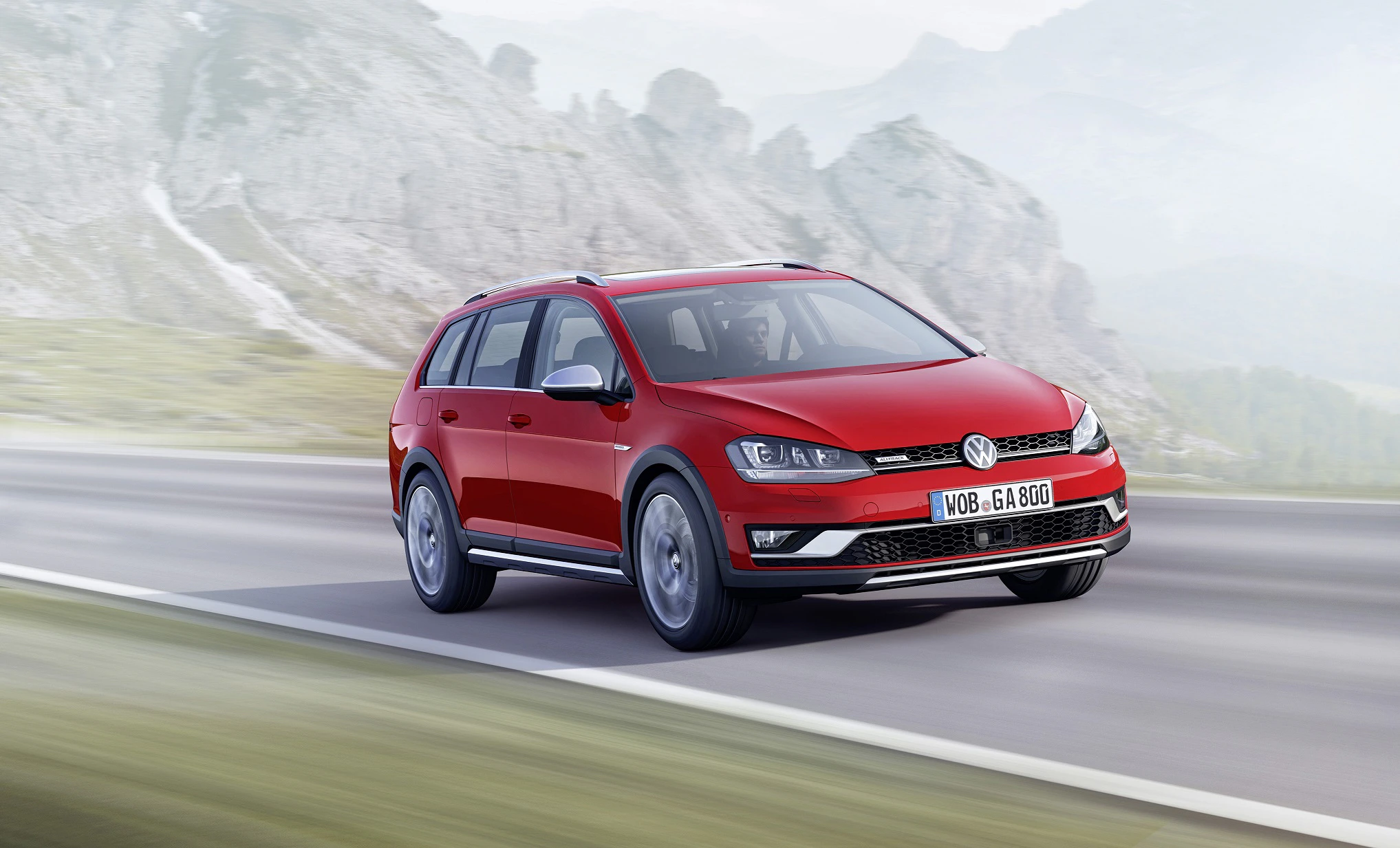 VW Golf 7 Alltrack Variant Aussenansicht Front schräg dynamisch rot