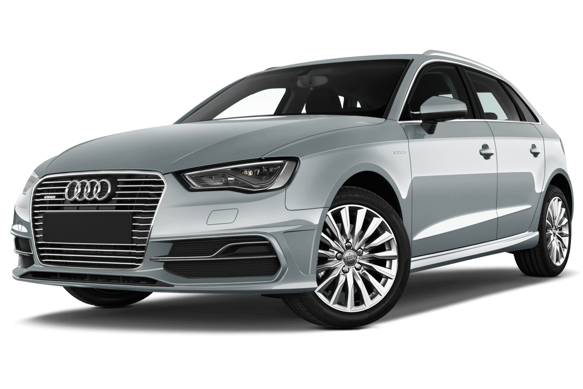 Silberner Audi A3 Kompaktwagen, Frontansicht, vor weißem Hintergrund, zeigt glänzende Karosserie und markantes Markenzeichen.