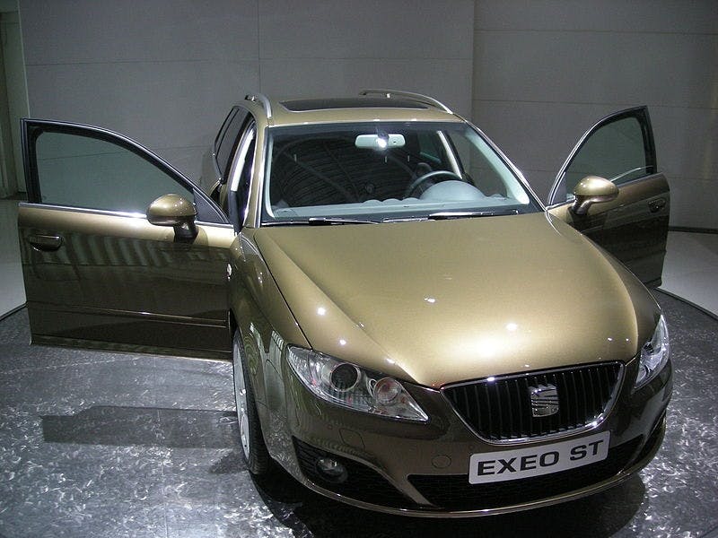SEAT Exeo ST 3R Aussenansicht Front schräg statisch gold