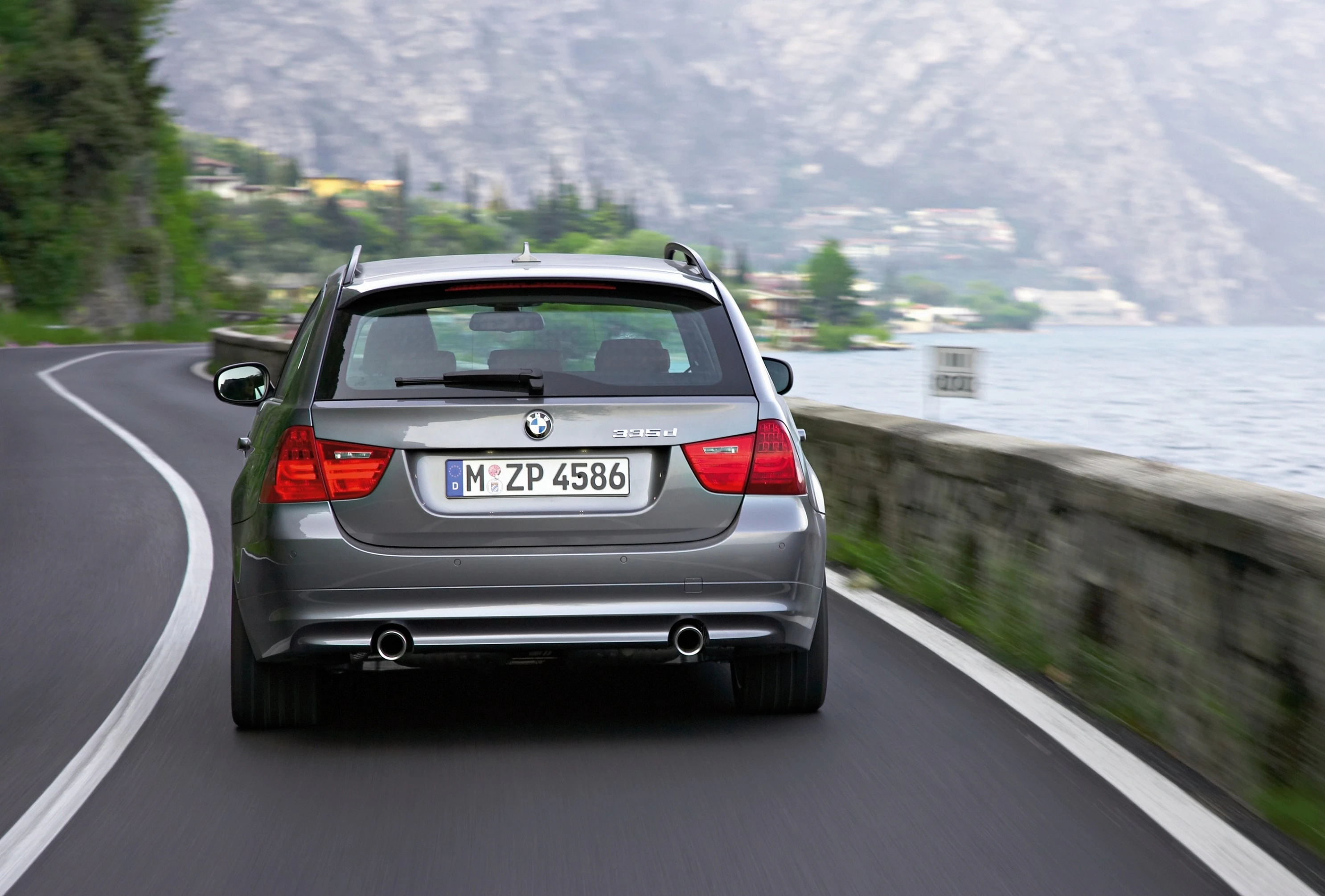 BMW 3er Touring E91 LCI Aussenansicht Heck dynamisch grau