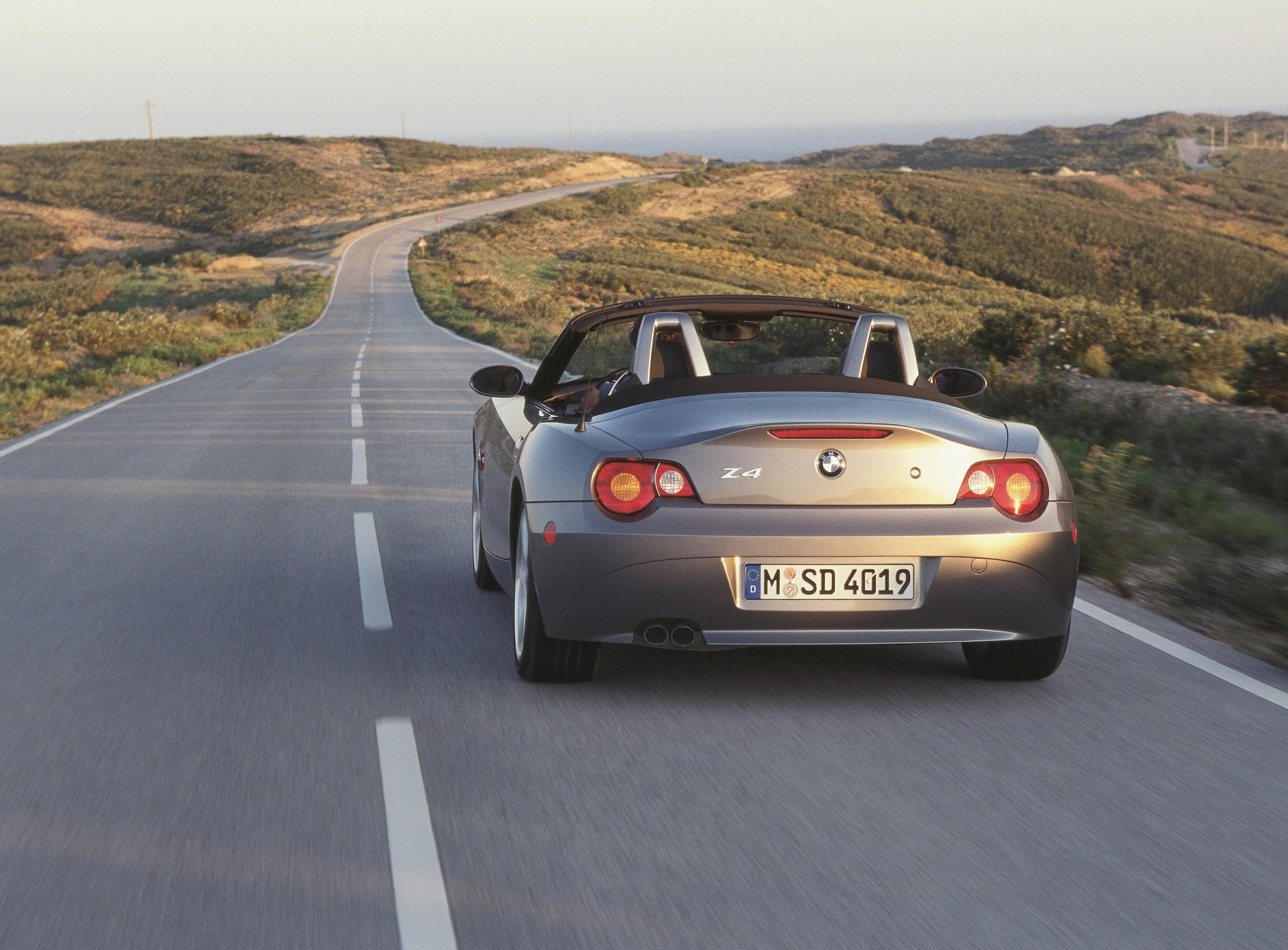 BMW Z4 Roadster E85 Aussenansicht Heck schräg dynamisch grau