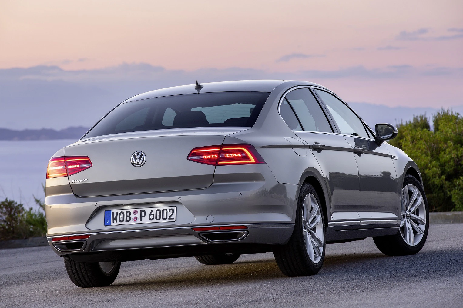 VW Passat B8 Aussenansicht Heck schräg statisch silber