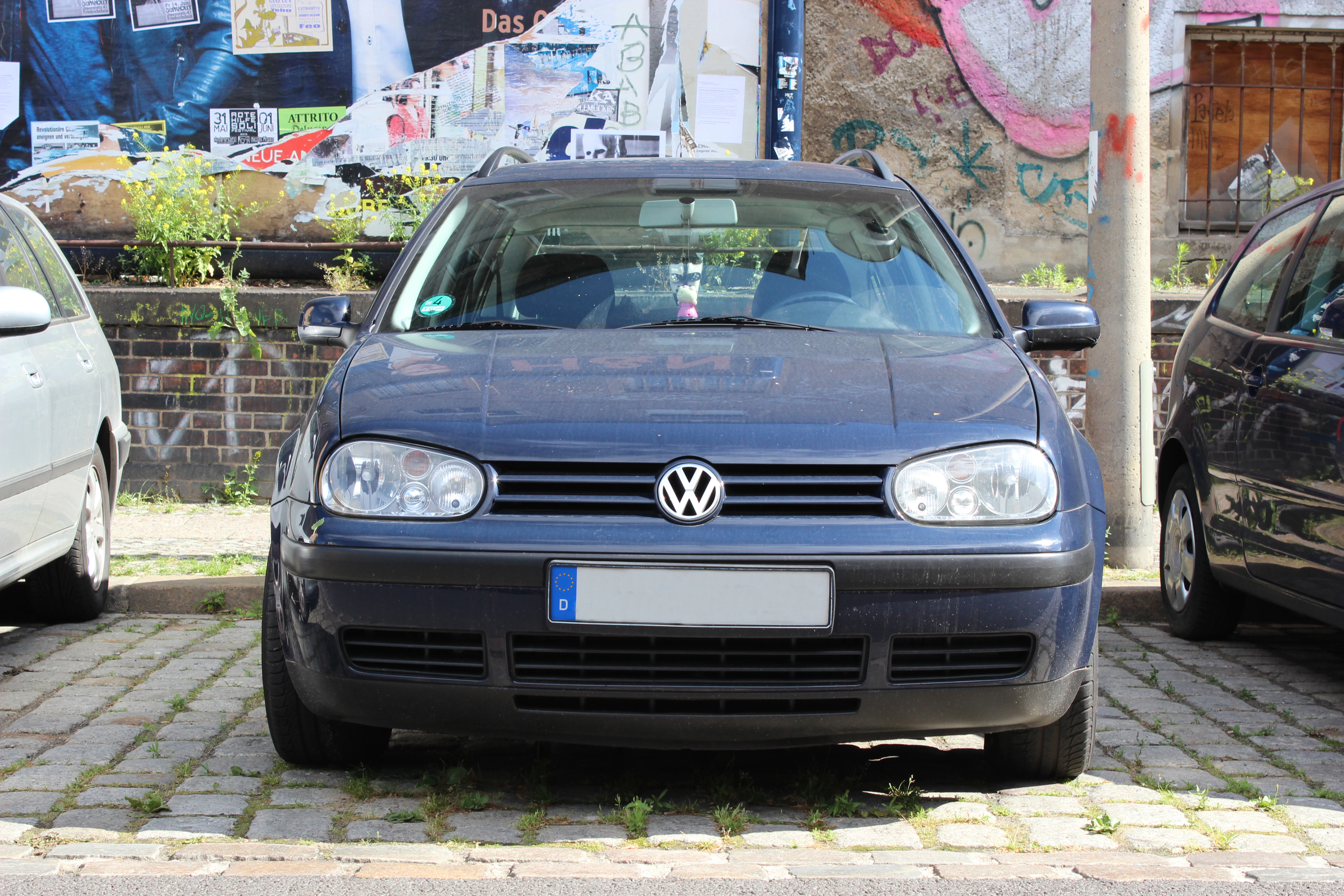 VW Golf IV Variant Aussenansicht Front statisch dunkelblau