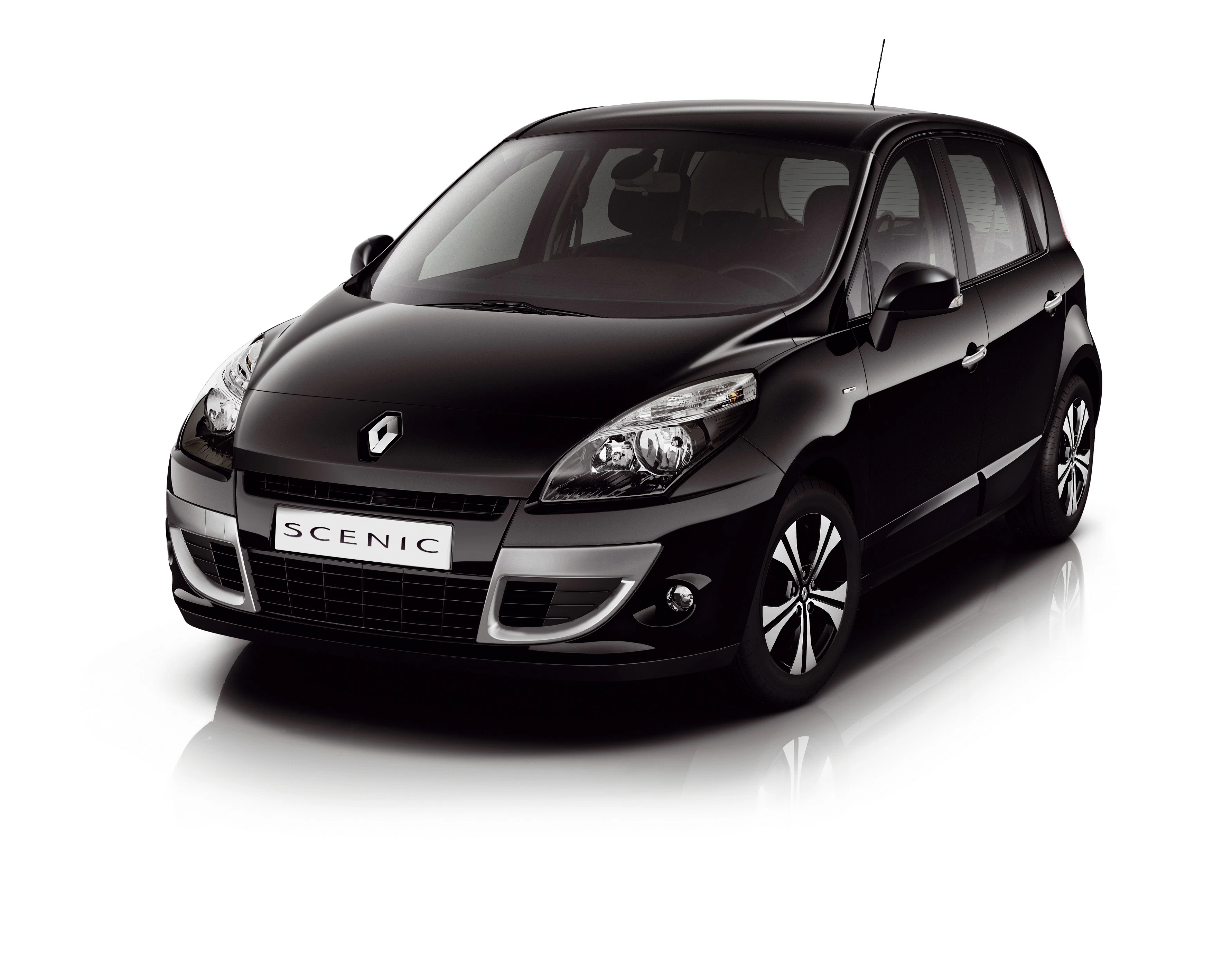 Schwarzer Renault Scenic mit glänzendem Finish, frontal leicht schräg fotografiert auf weißem Hintergrund.