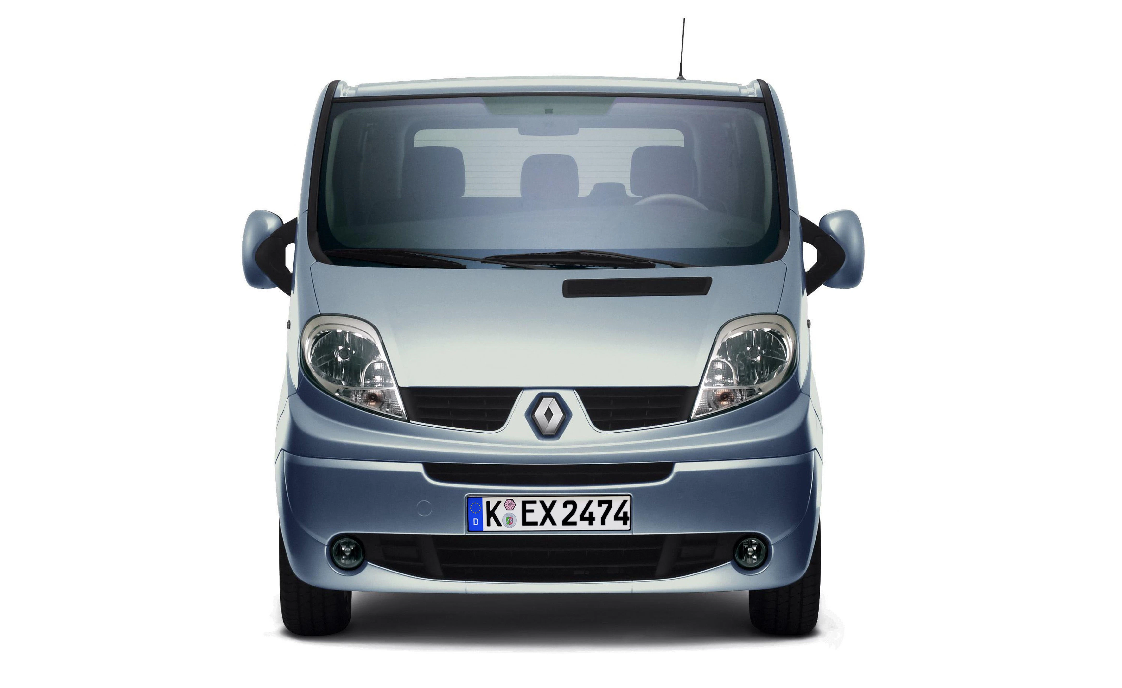 Ein silberner Renault Transporter steht frontal abgebildet. Fahrzeugkennzeichen mit K: EX 2474 sichtbar.