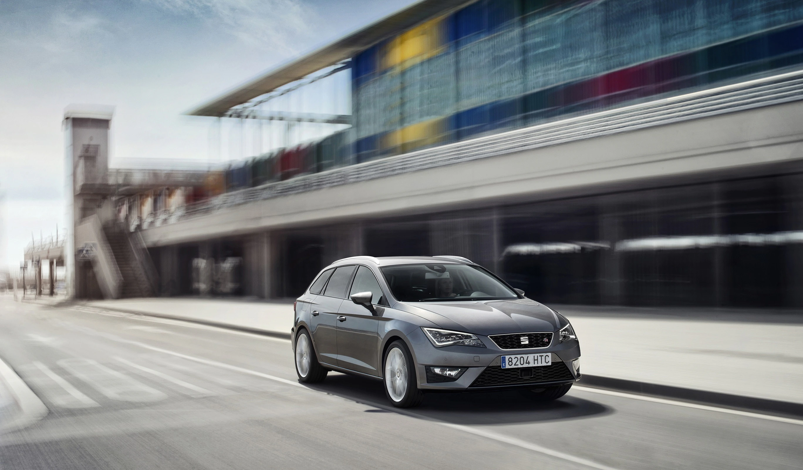 SEAT Leon ST 5F Front schräg dynamisch grau