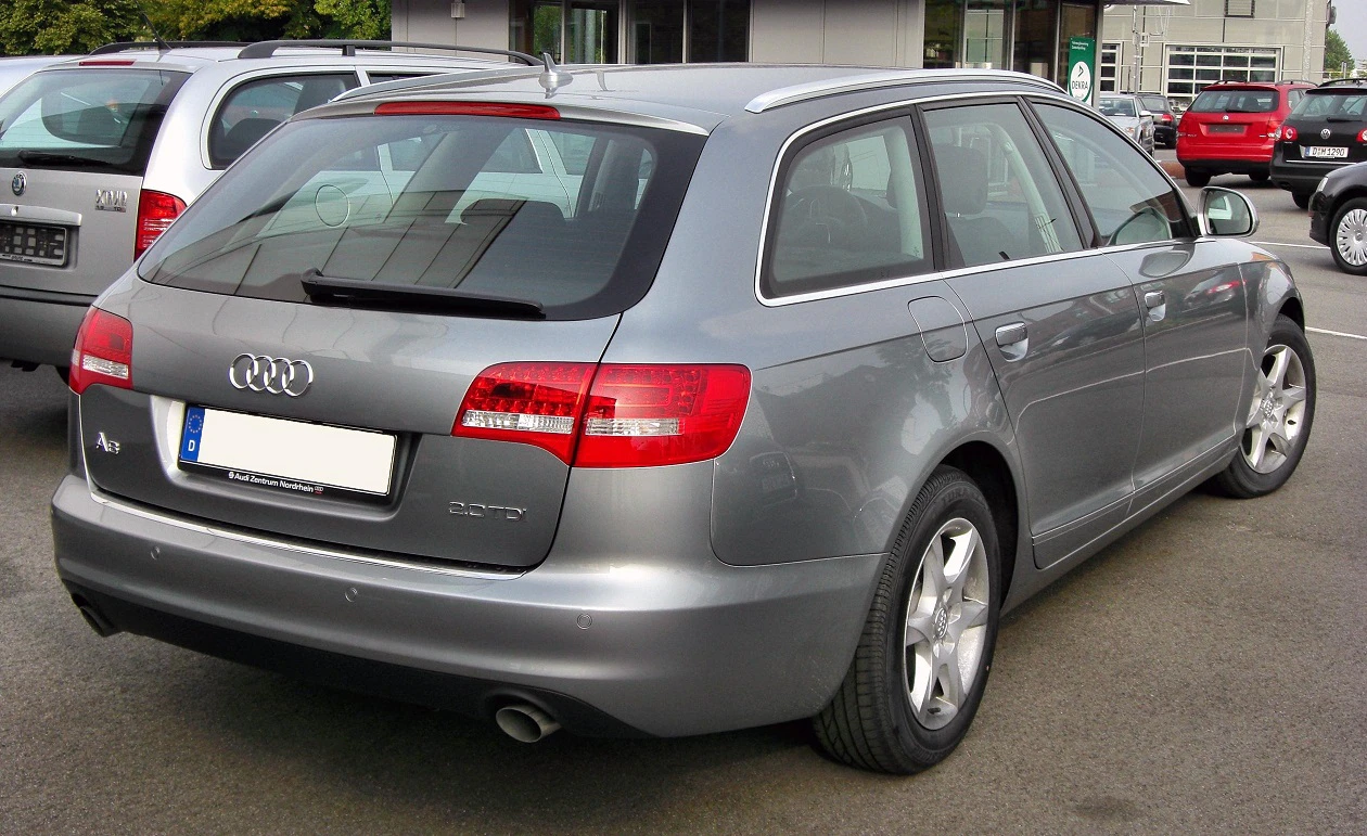 Audi A6 4F Avant Facelift Aussenansicht Heck schräg statisch grau