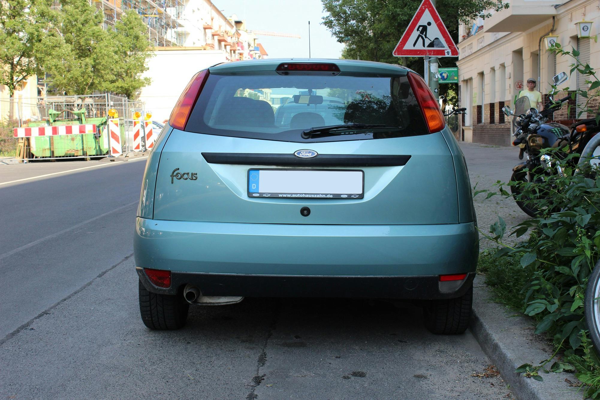Ford Focus Mk1 Aussenansicht Heck statisch blau