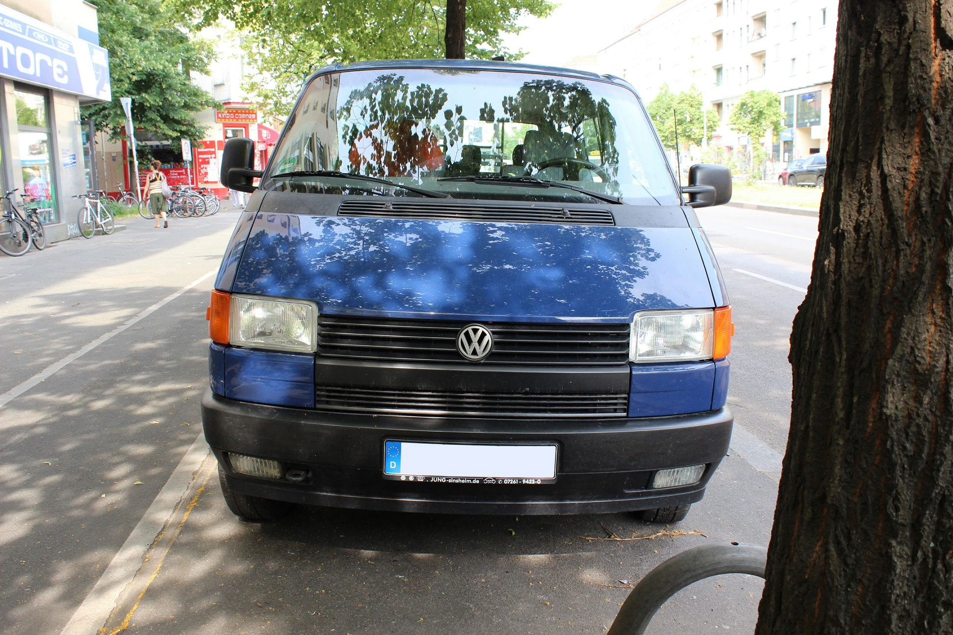 VW T4 Transporter Aussenansicht Frpmt statisch dunkelblau