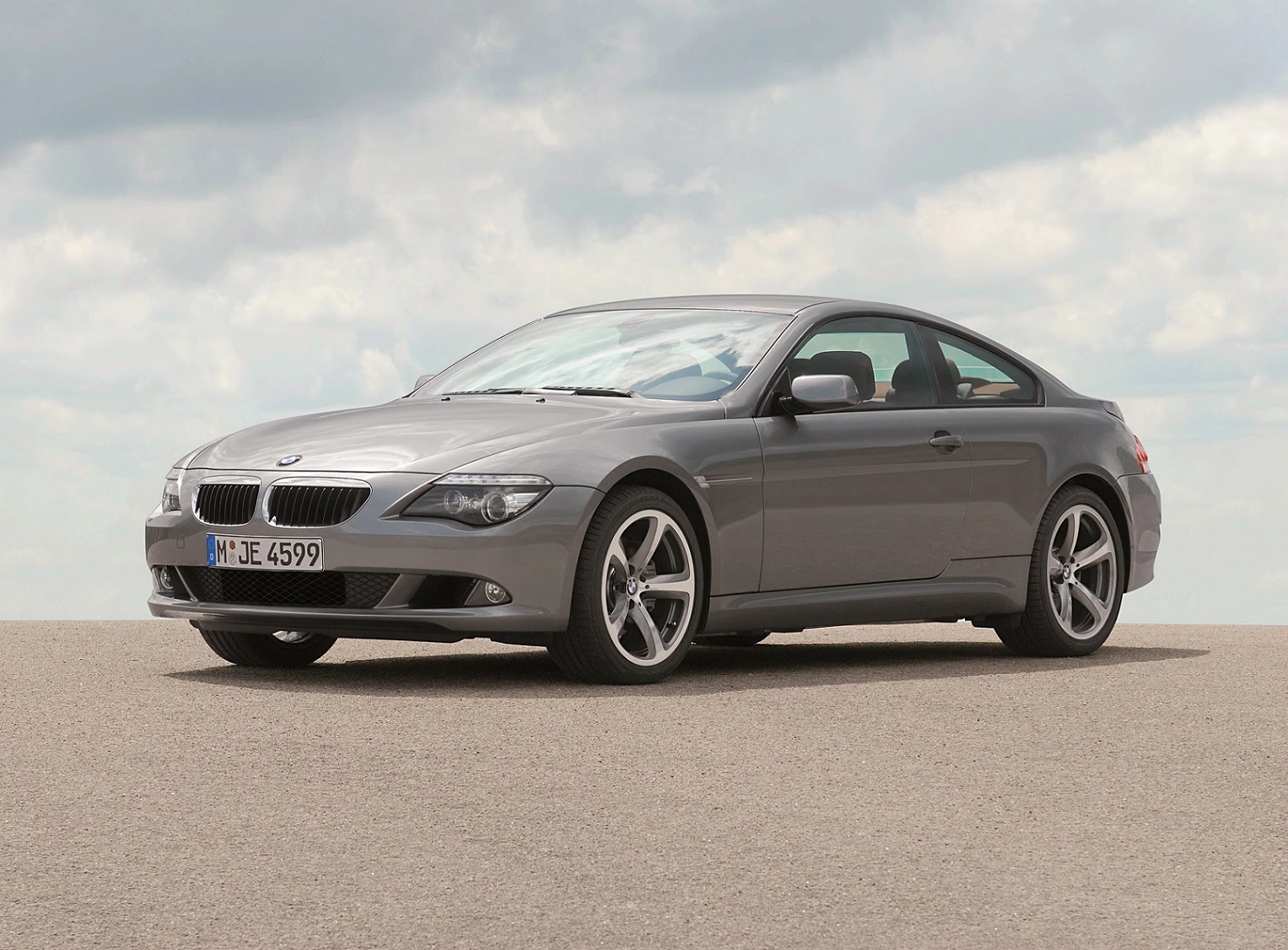 BMW 6er Coupé E63 LCI Aussenansicht Front schräg statisch grau