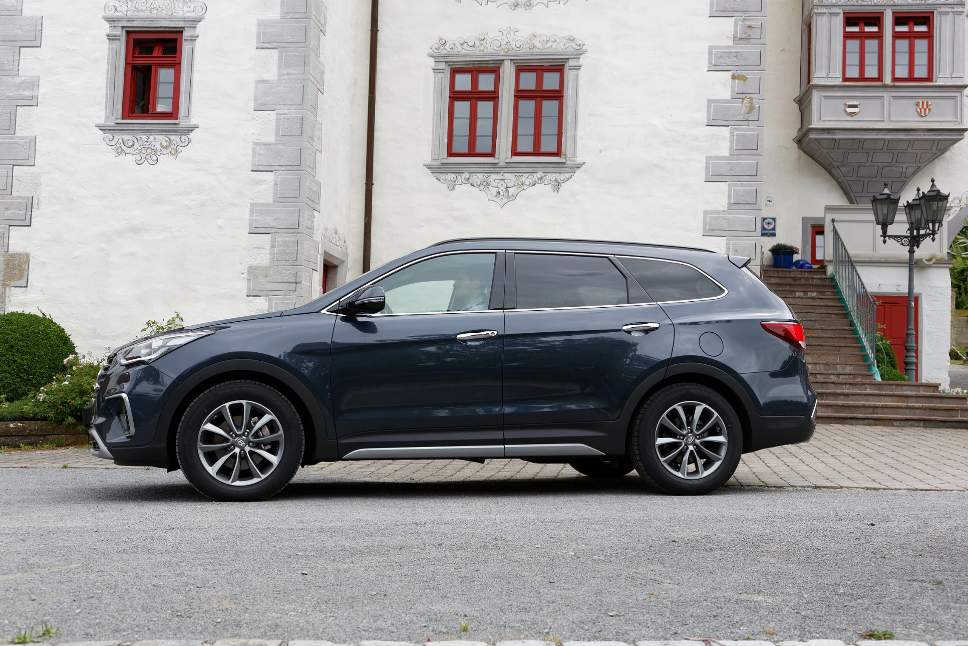 Hyundai Grand Santa Fe DM Aussenansicht Seite statisch blau