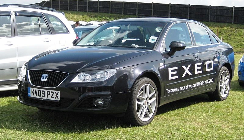 SEAT Exeo Limousine 3R Aussenansicht Front schräg statisch schwarz