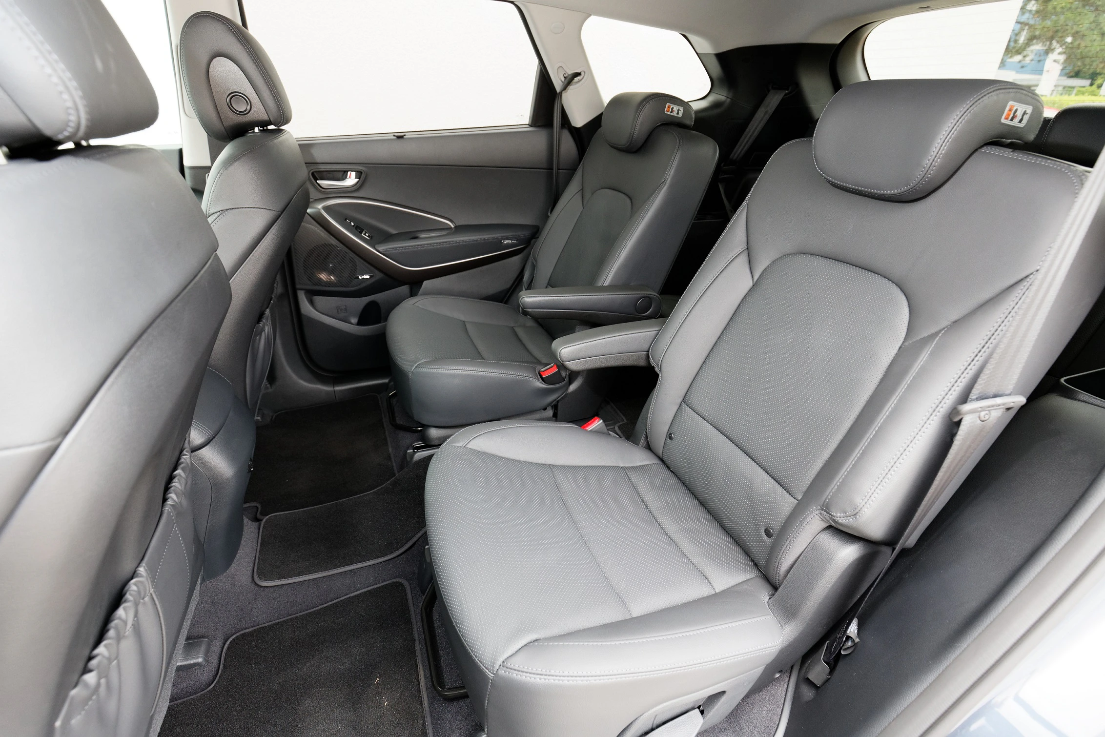 Hyundai Grand Santa Fe DM Innenansicht Detail statisch grau Rückbank