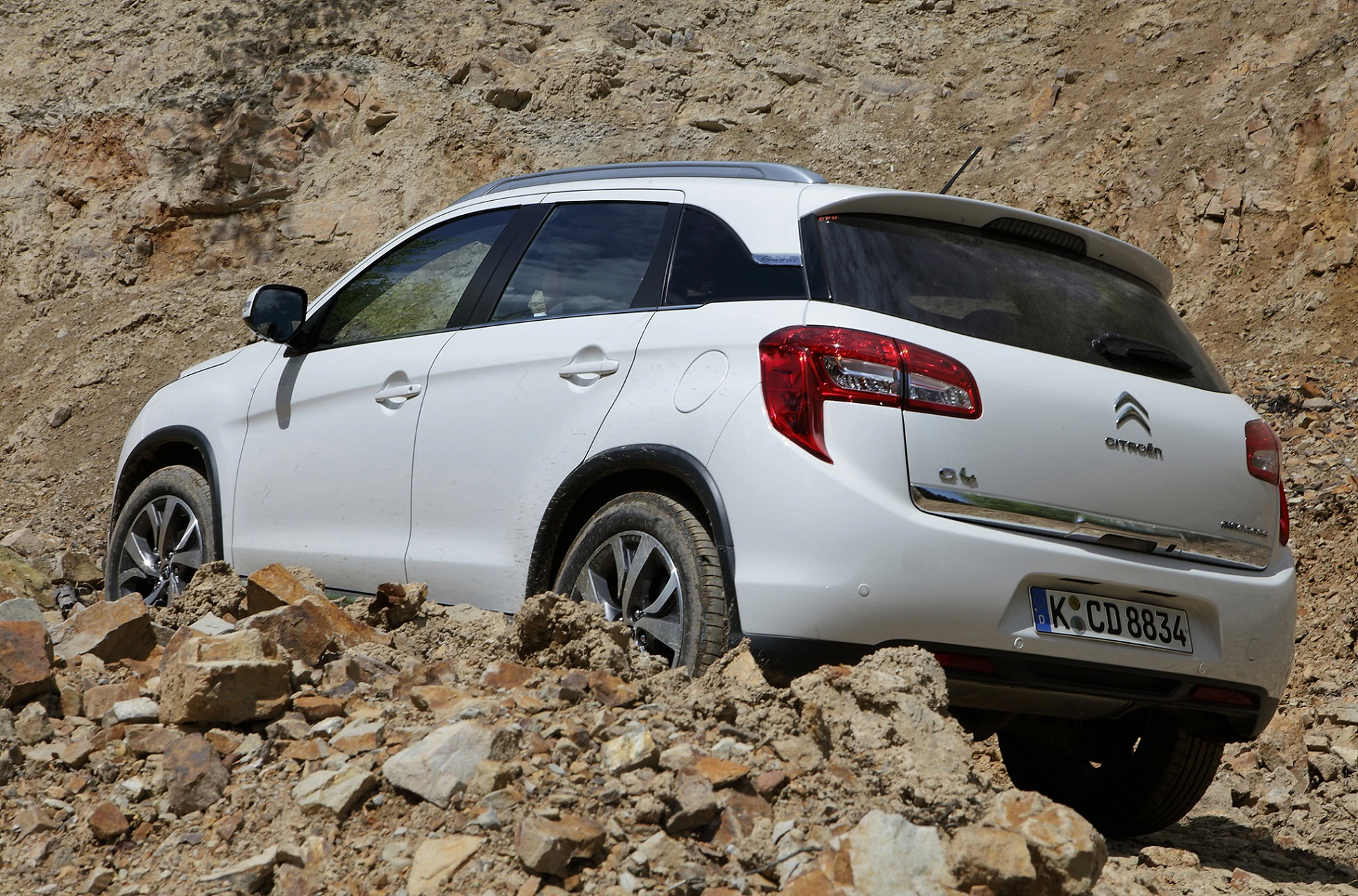 Citroën C4 Aircross B Aussenansicht Heck schräg statisch weiss