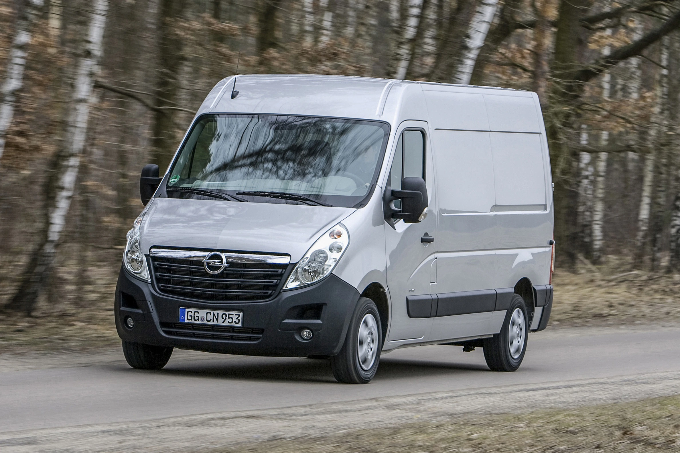 Opel Movano Kastenwagen Aussenansicht Front schräg dynamisch silber