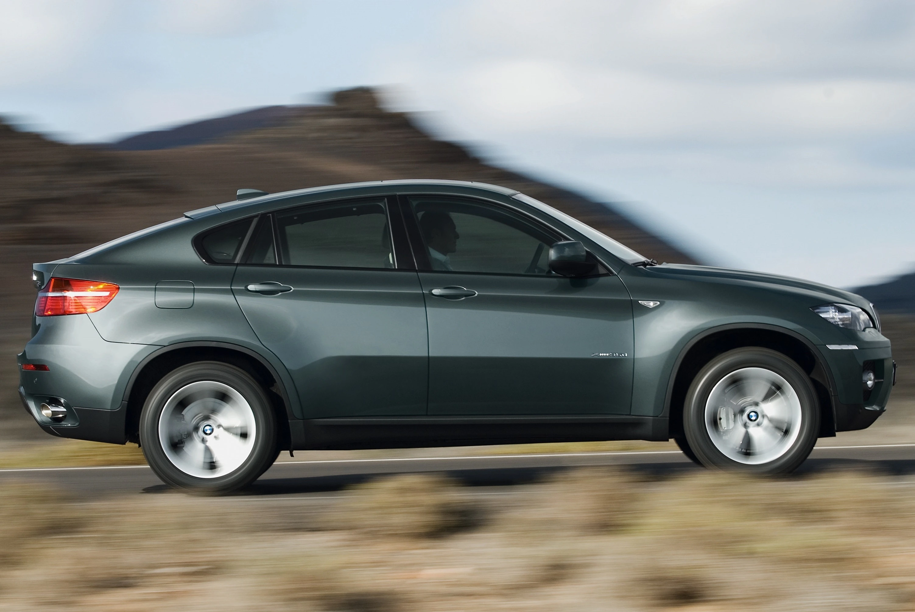 BMW X6 E71 Aussenansicht Seite dynamisch blau