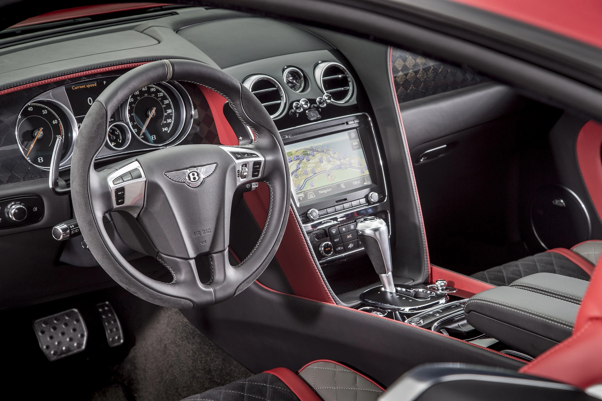 Bentley Continental Supersports Innenansicht statisch Studio Vordersitze und Armaturenbrett fahrerseitig