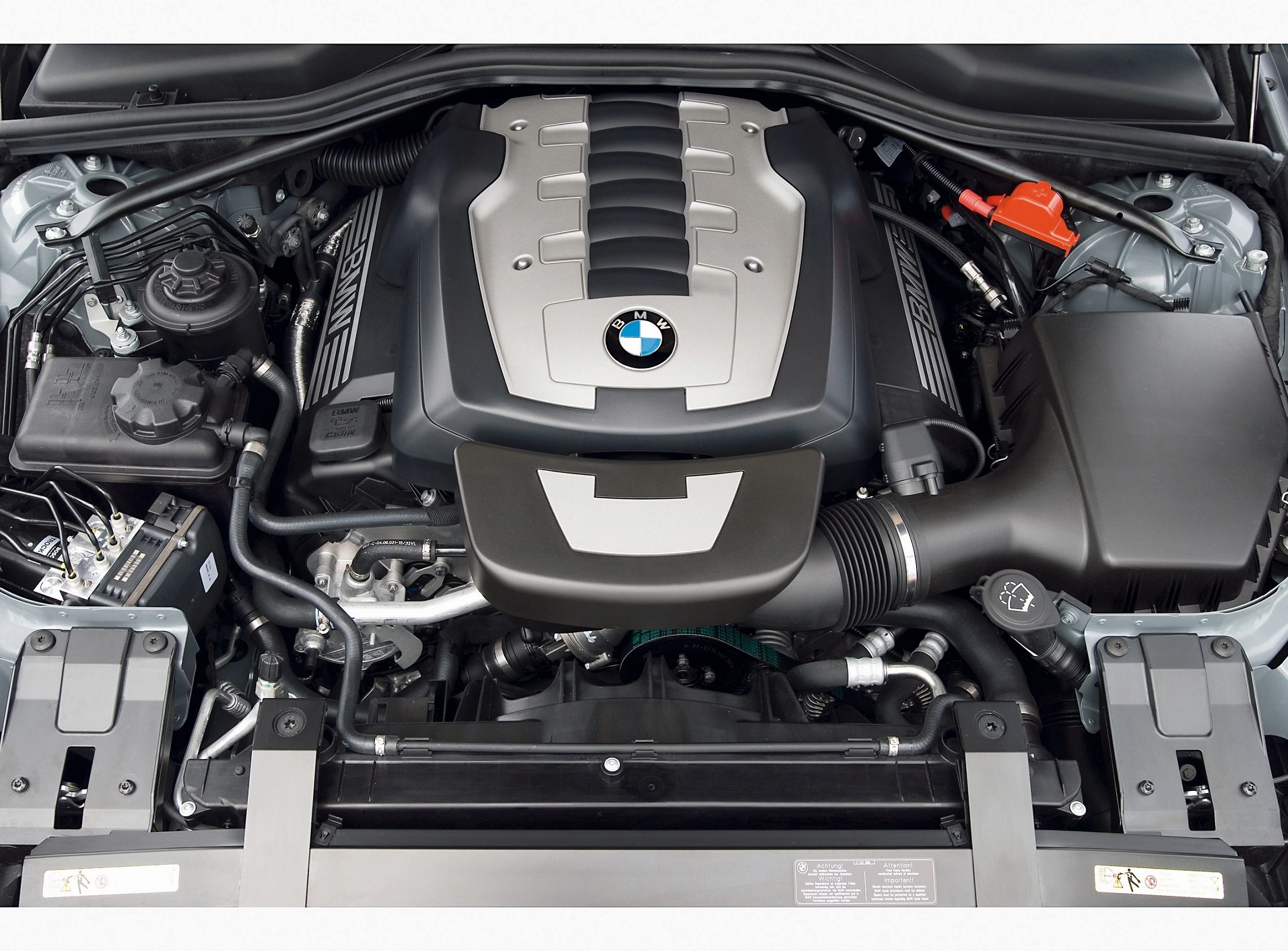 BMW 6er Cabriolet E64 Aussenansicht statisch Detail Motor