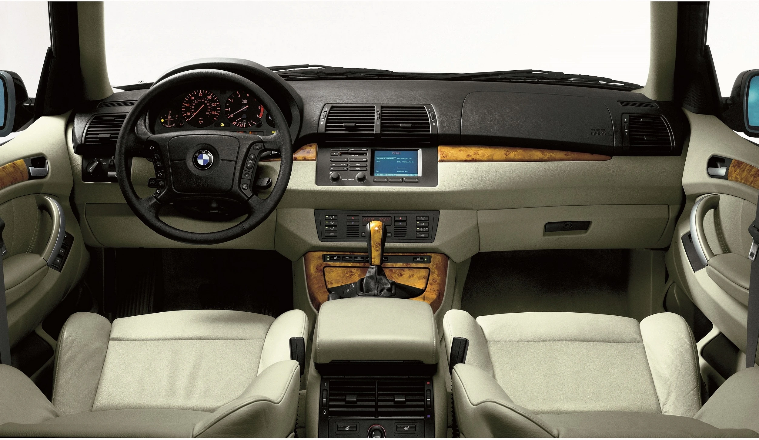 BMW X5 E53 Innenansicht statisch Studio Vordersitze und Armaturenbrett