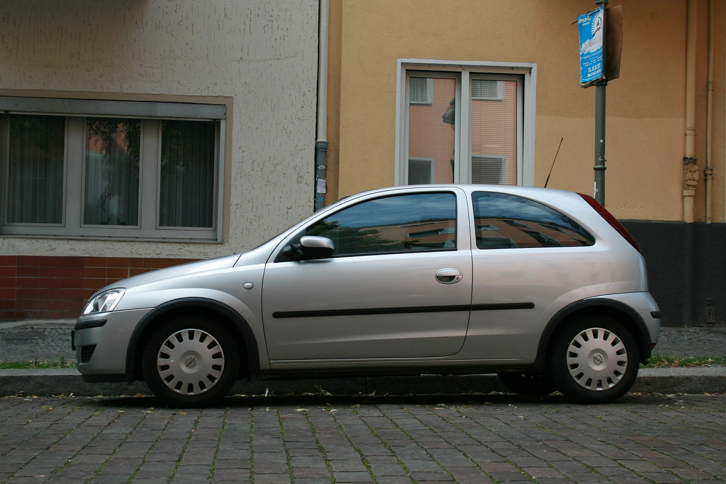 Opel Corsa C 3Türer Aussenansicht Seite statisch silber