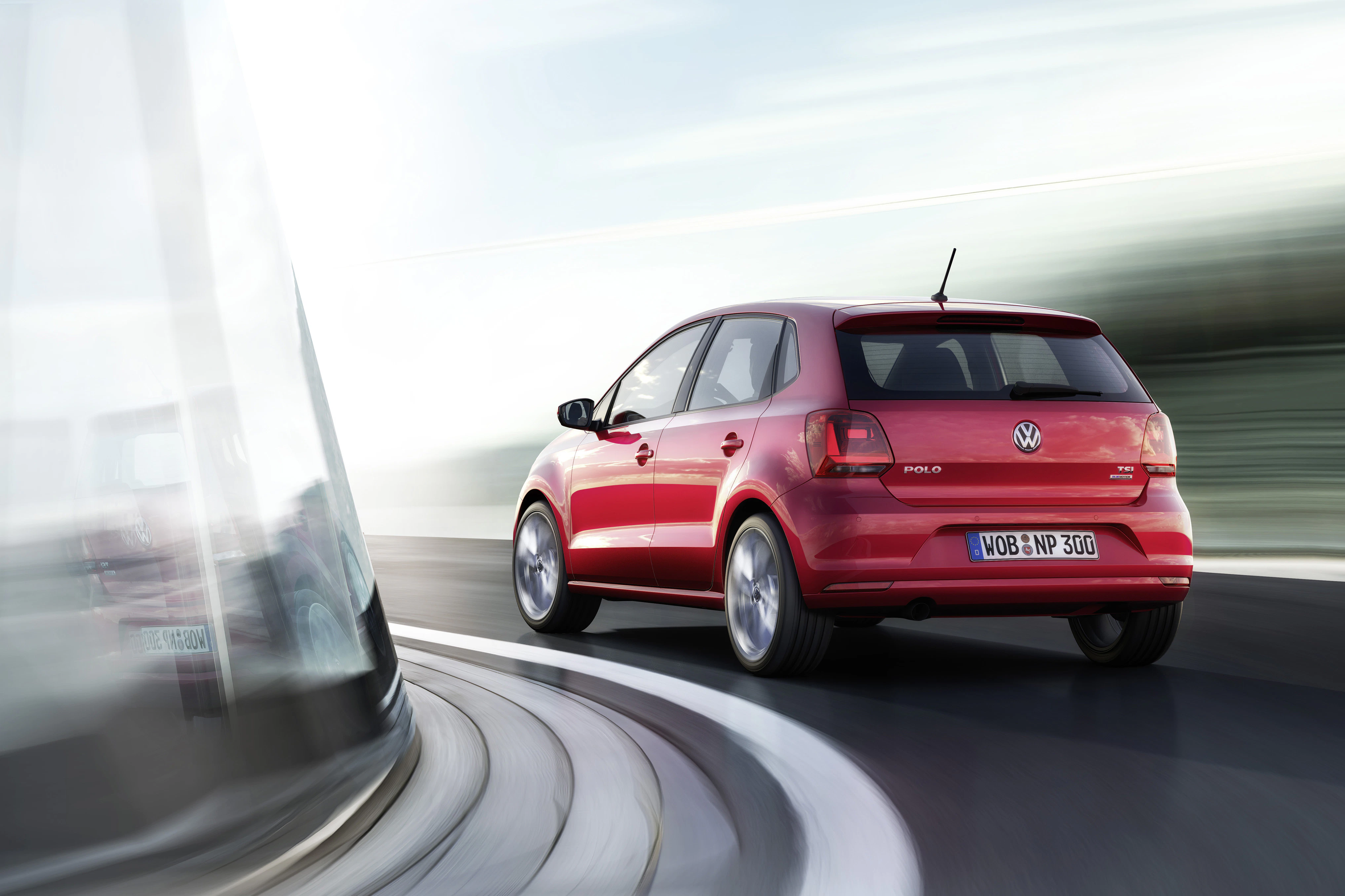 VW Polo 6R Facelift Fünftürer Aussenansicht Heck schräg dynamisch rot