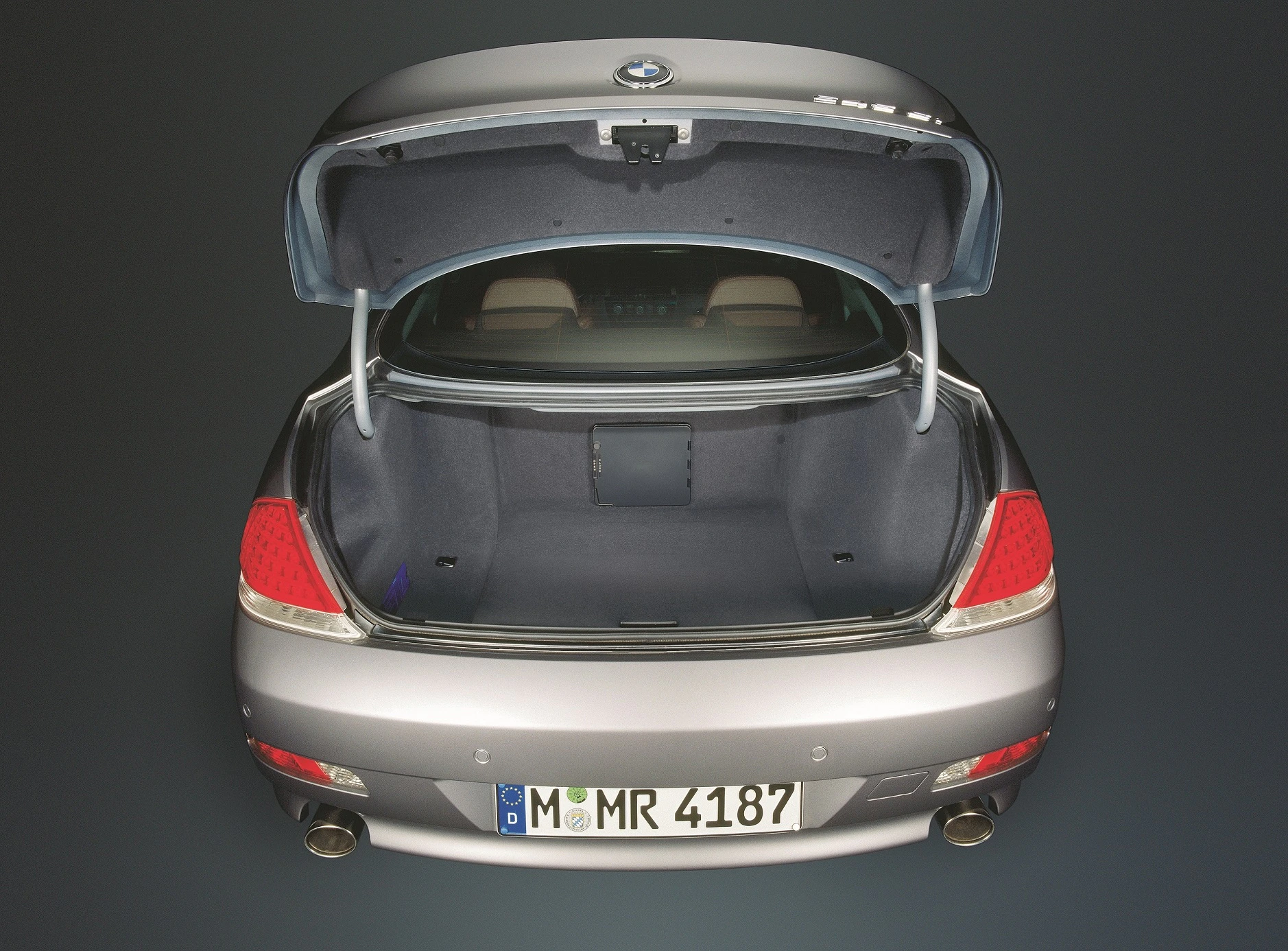 BMW 6er Coupé E63 Aussenansicht statisch Studio Kofferraum
