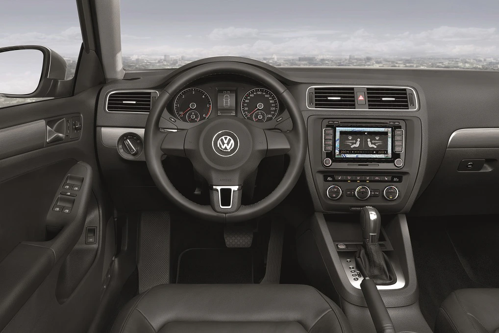 VW Jetta 6 Innenansicht Fahrerposition statisch schwarz