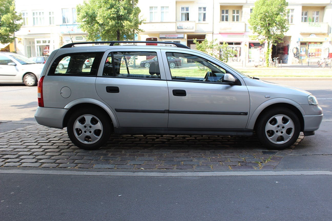Opel Astra G Caravan Aussenansicht Seite statisch silber