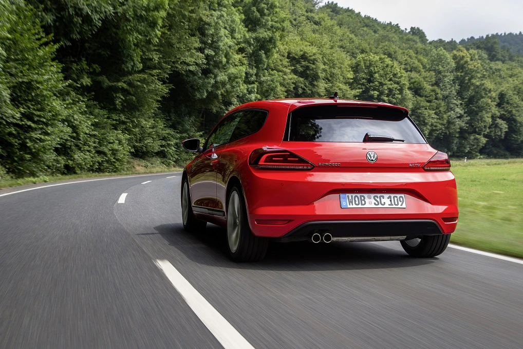 VW Scirocco Typ 13 Aussenansicht Heck dynamisch rot